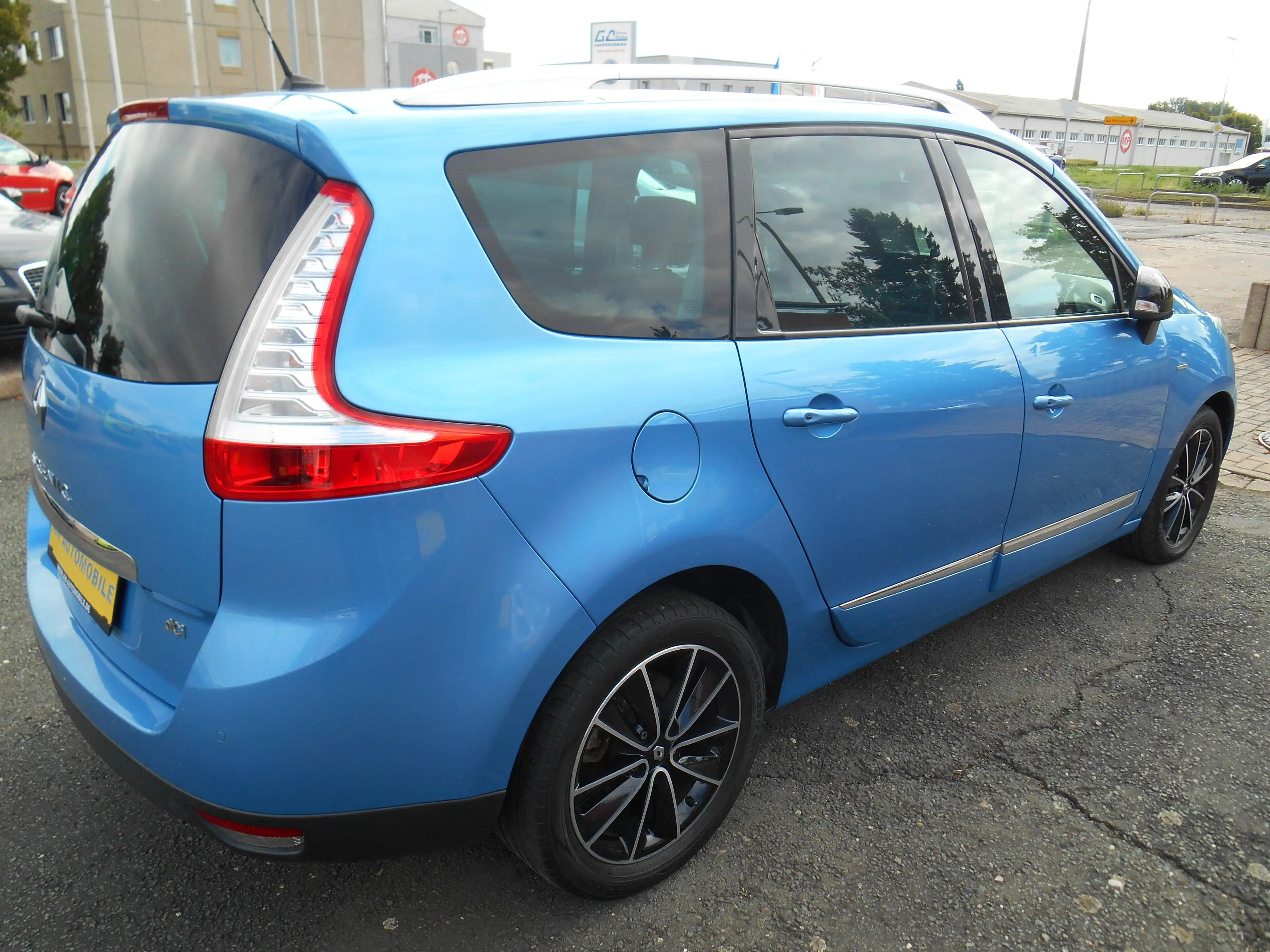 Renault Scenic Grand BOSE Edition 7-Sitzer 1-Hand Automatik Sommer und Winterräder r — photo 4