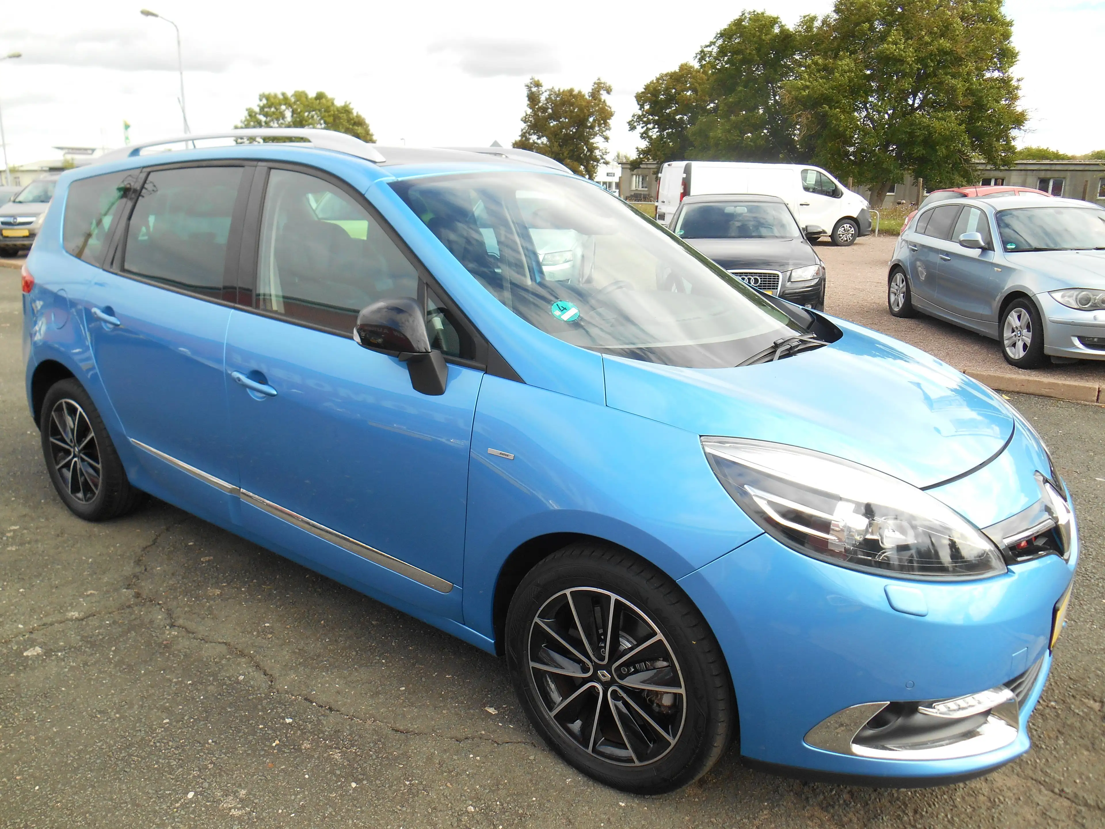 Renault Scenic Grand BOSE Edition 7-Sitzer 1-Hand Automatik Sommer und Winterräder r — photo 3
