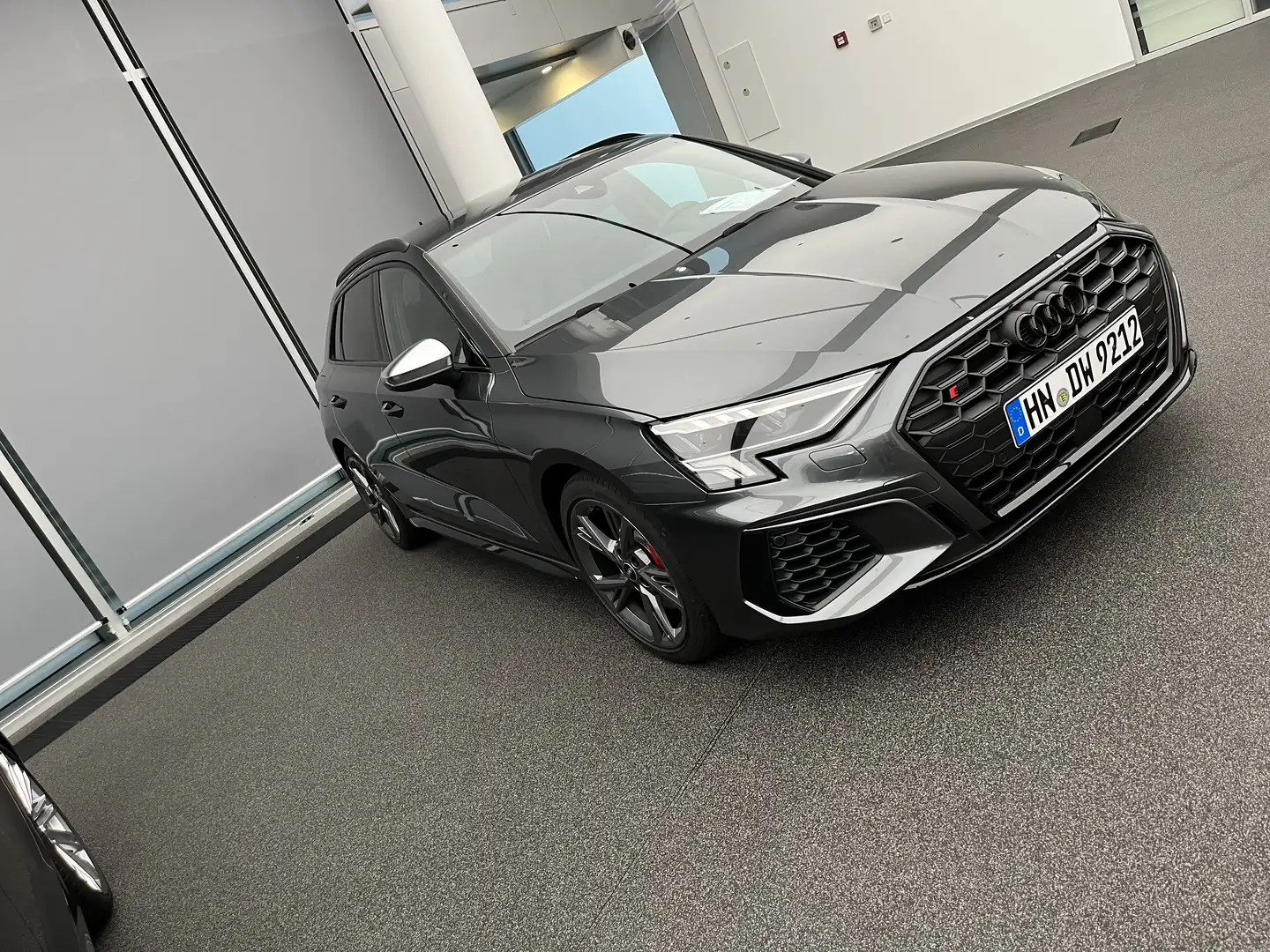 Audi S3 2.0 TFSI quattro mit werksgarantie Grau - 2
