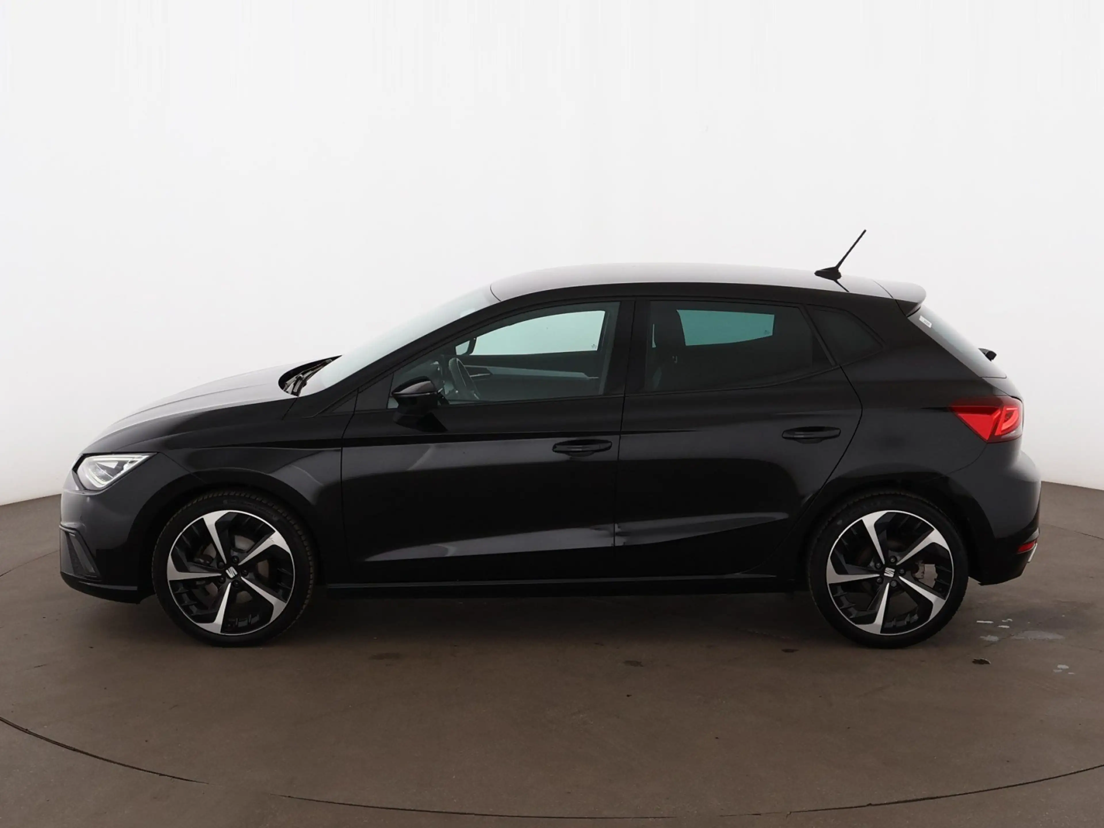SEAT Ibiza 1.0 TSI FR Aut LED RADAR SITZHZG R-CAM TEMP — photo 5