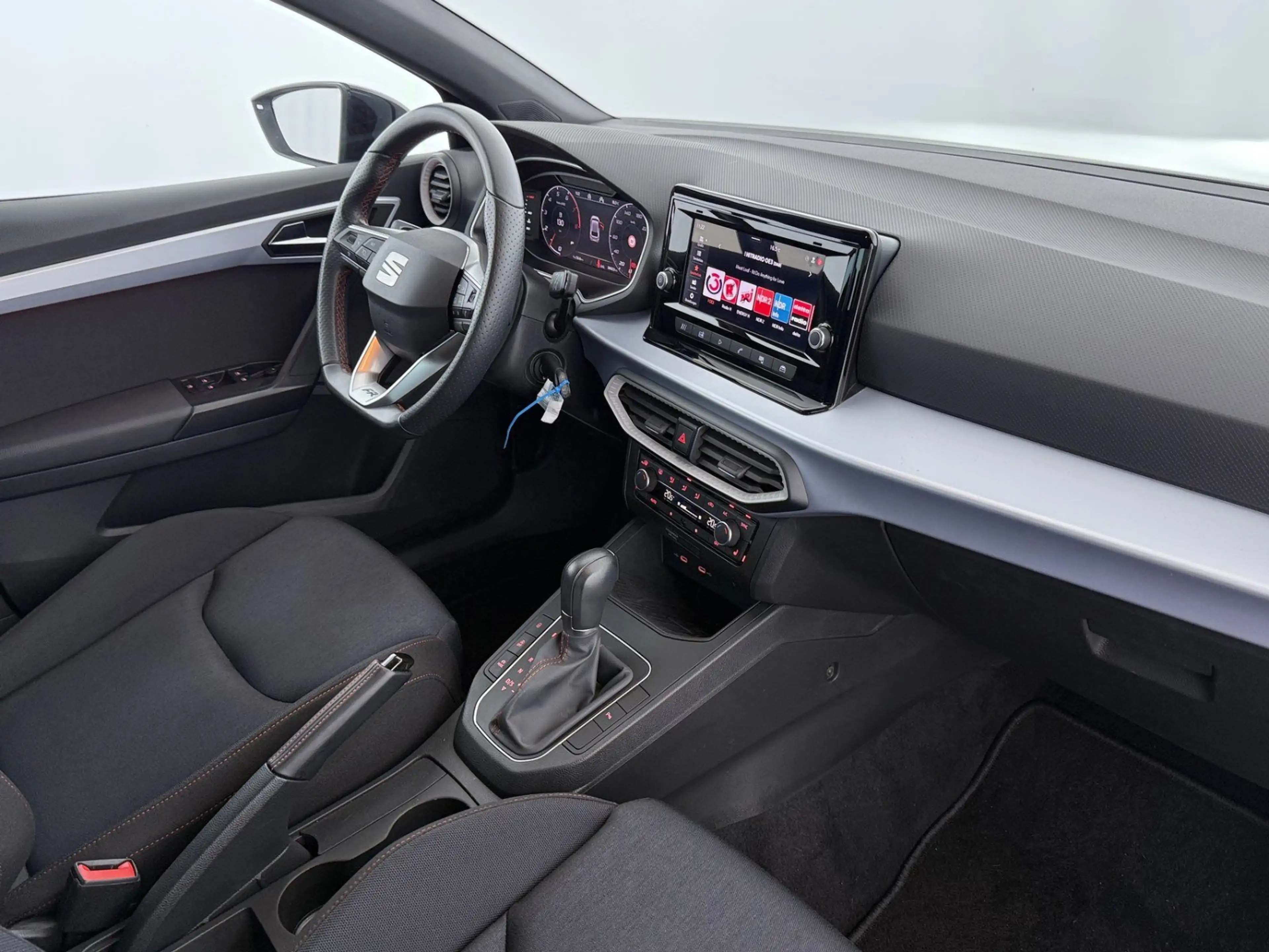 SEAT Ibiza 1.0 TSI FR Aut LED RADAR SITZHZG R-CAM TEMP — photo 14