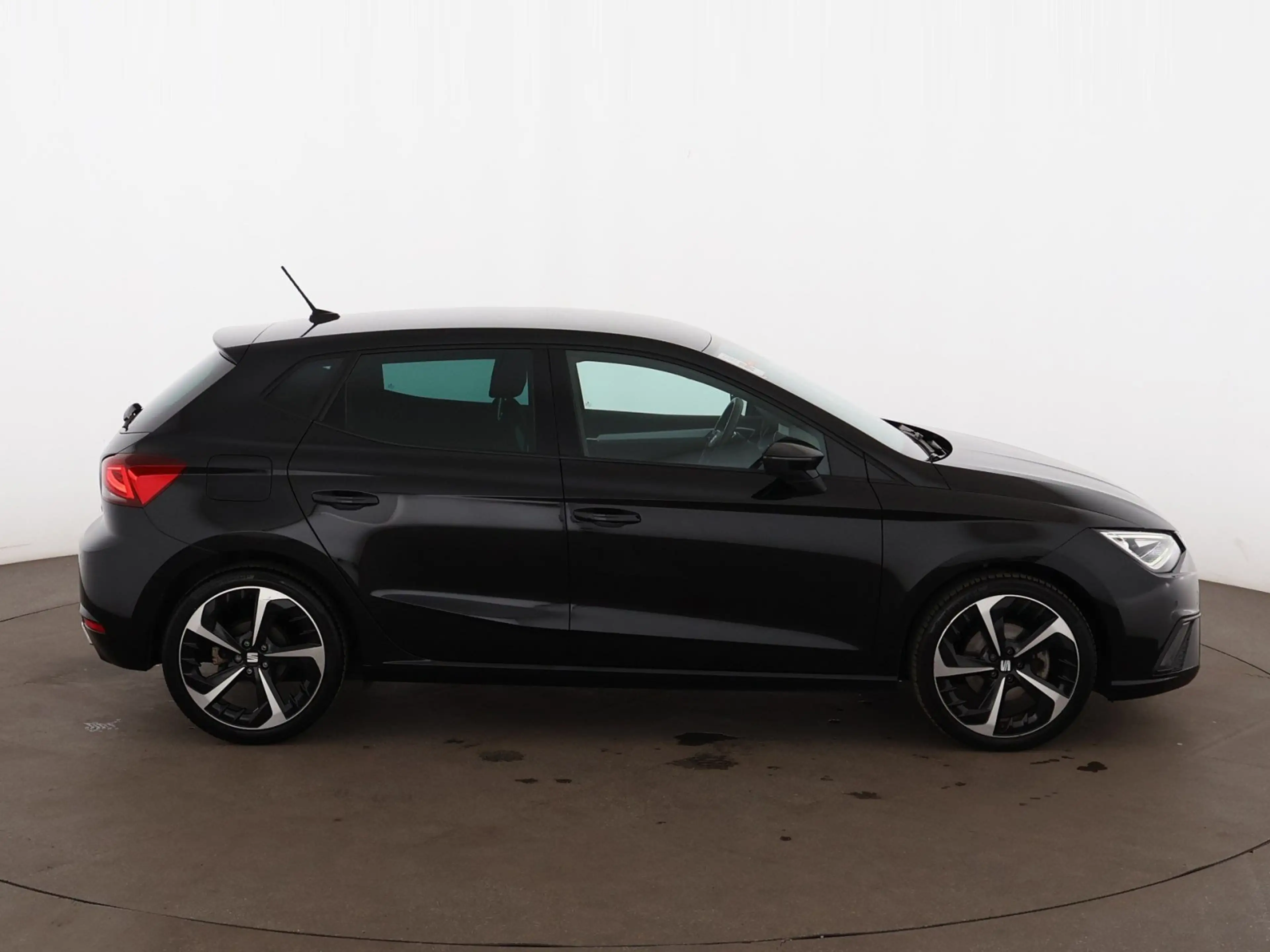 SEAT Ibiza 1.0 TSI FR Aut LED RADAR SITZHZG R-CAM TEMP — photo 9