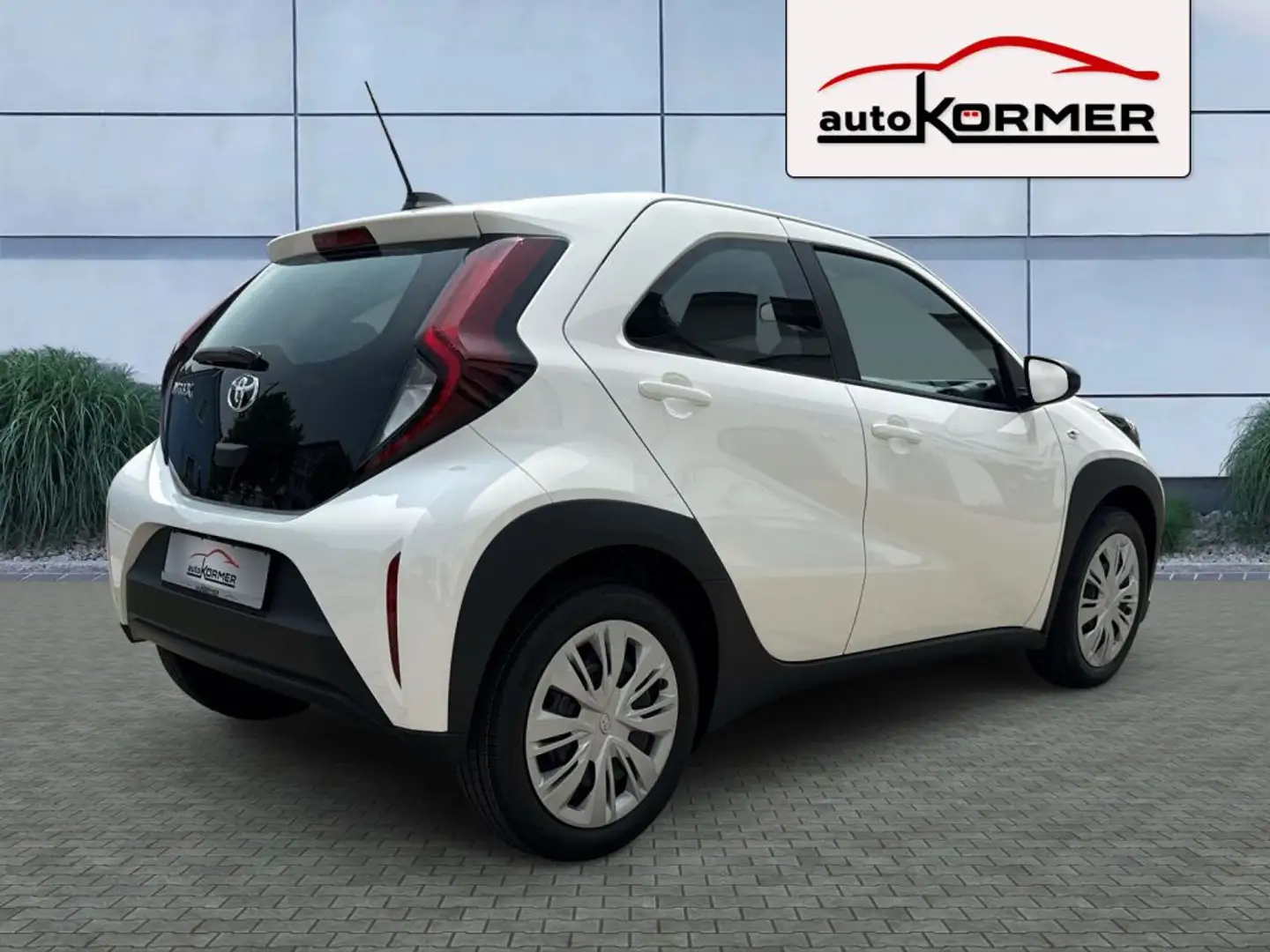 Toyota Aygo X 1.0 Play Sitzhzg.,Kamera,ACC,Klima,CarPlay,DAB Weiß - 2