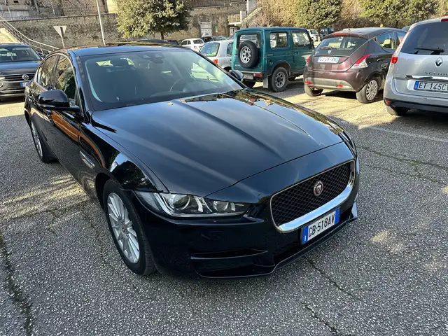 Jaguar XE 2.0d 163cv cambio automatico led navigatore