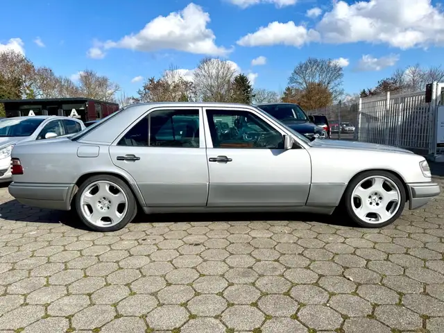 Mercedes-Benz E 220 Sport W124 *Automatik+SSD*