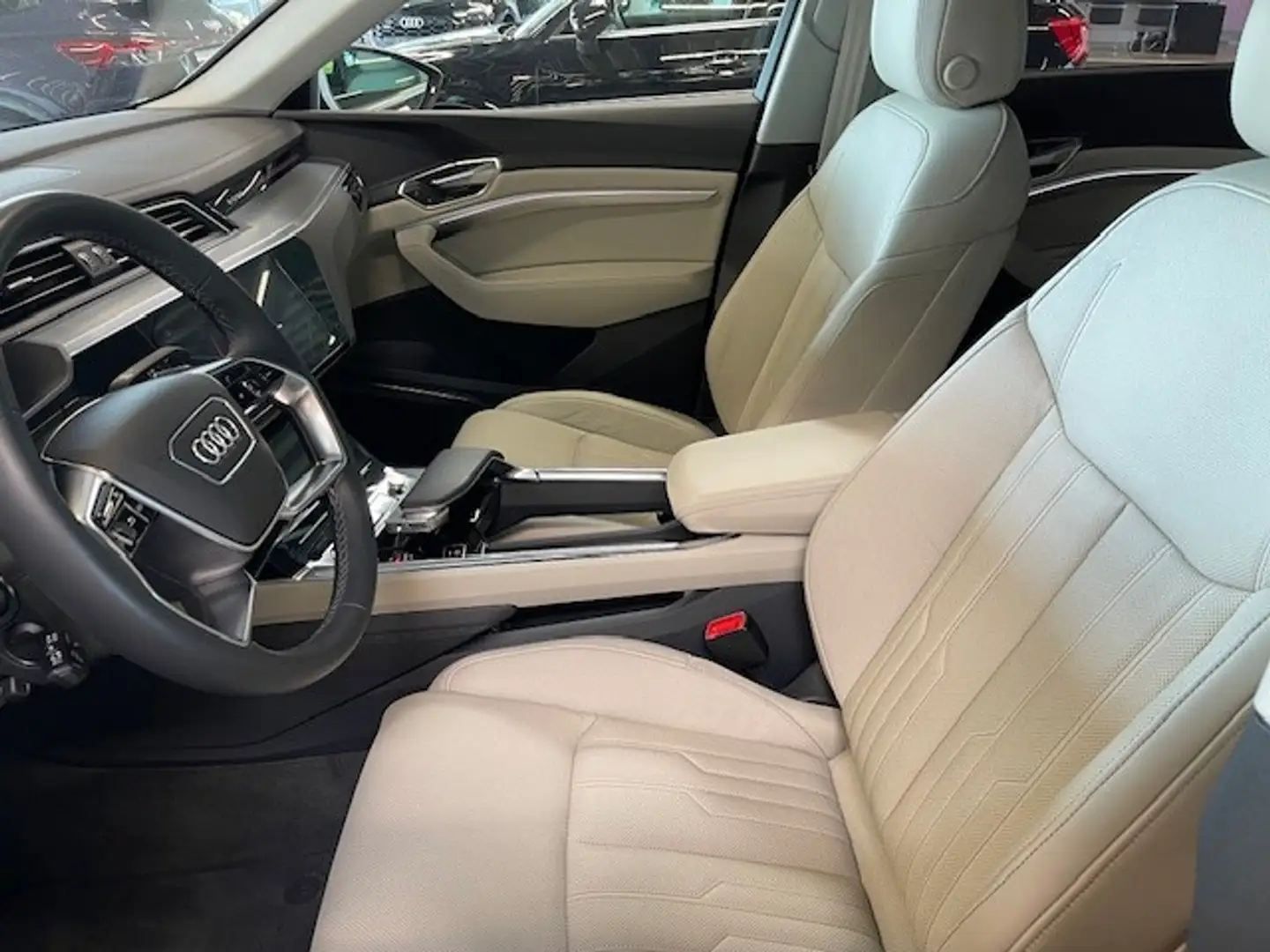 Audi Q8 Sportback e-tron (GET) Silber - 2