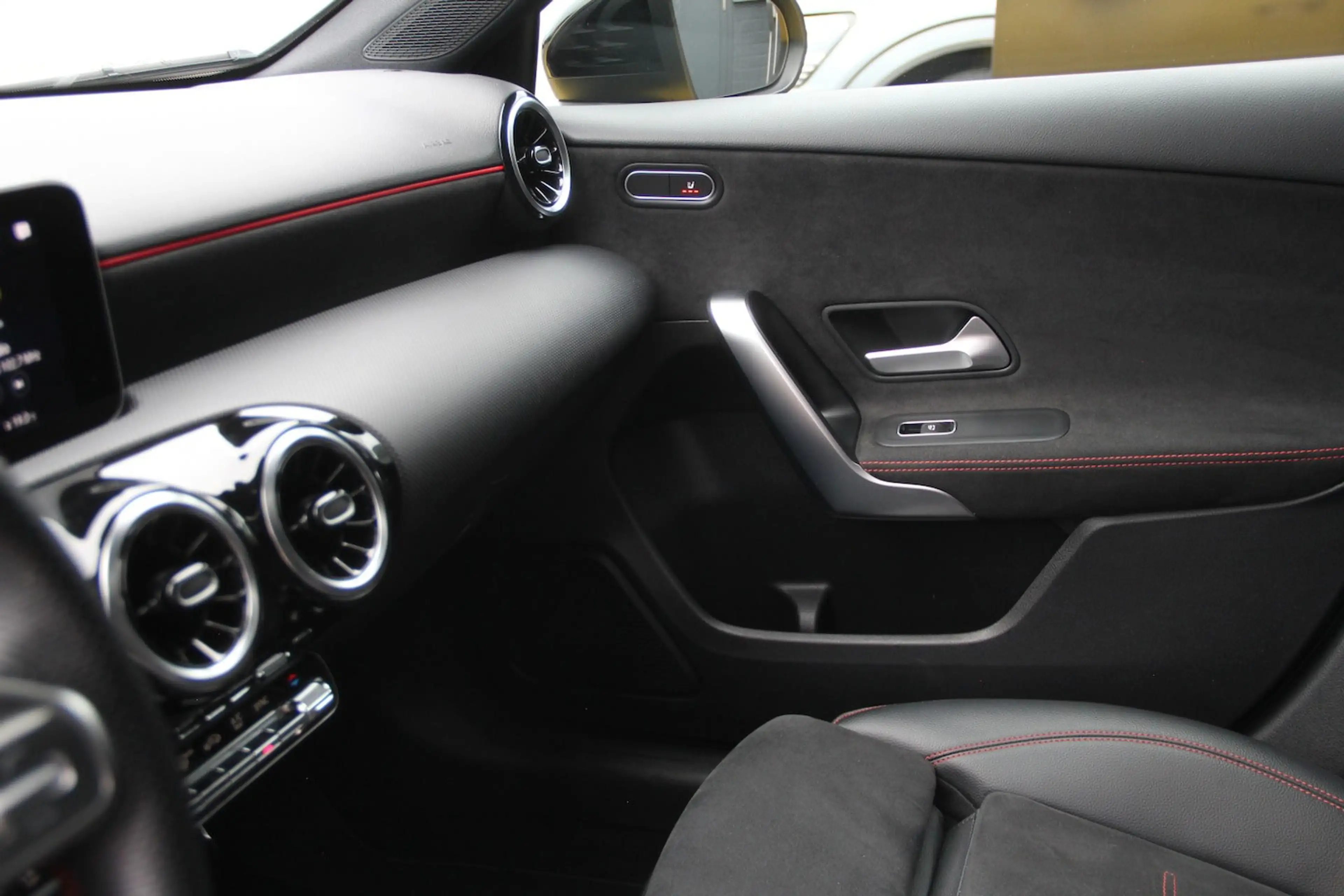 Mercedes-Benz A 180 Business | NL Auto | AMG | Pano-Dak | Camera | ECC — photo 12