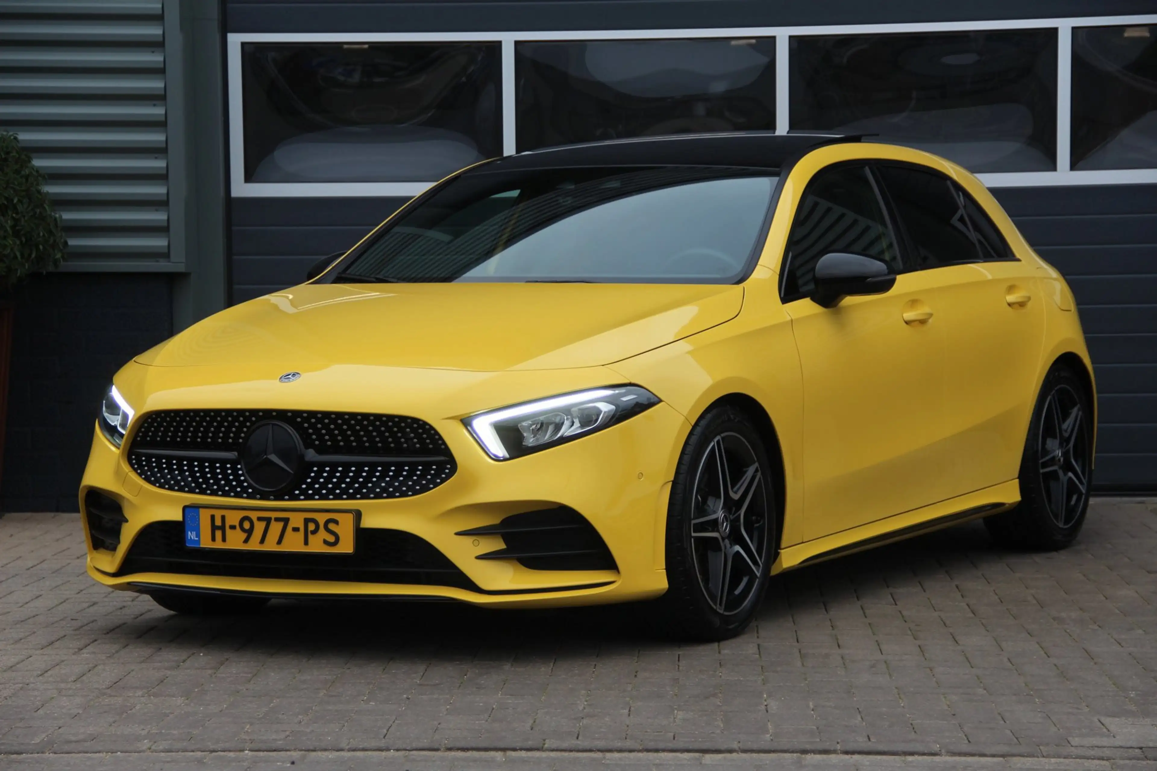 Mercedes-Benz A 180 Business | NL Auto | AMG | Pano-Dak | Camera | ECC