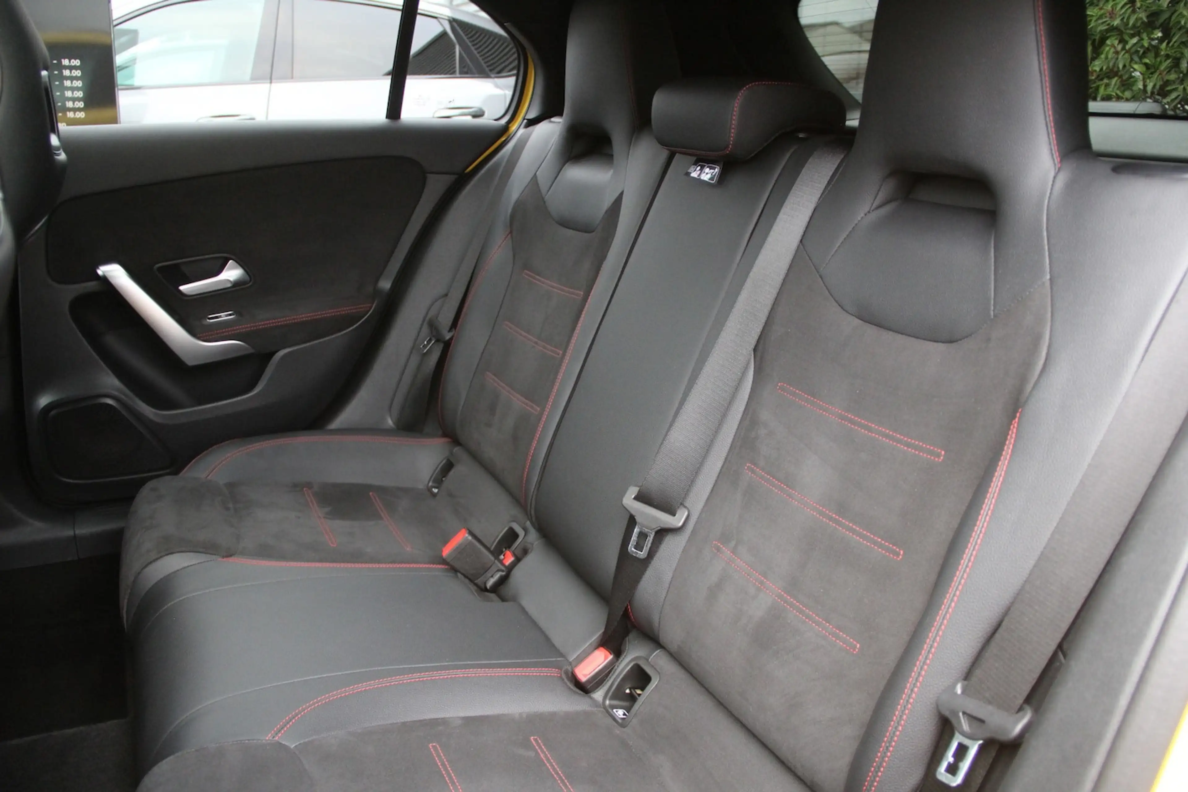 Mercedes-Benz A 180 Business | NL Auto | AMG | Pano-Dak | Camera | ECC — photo 13
