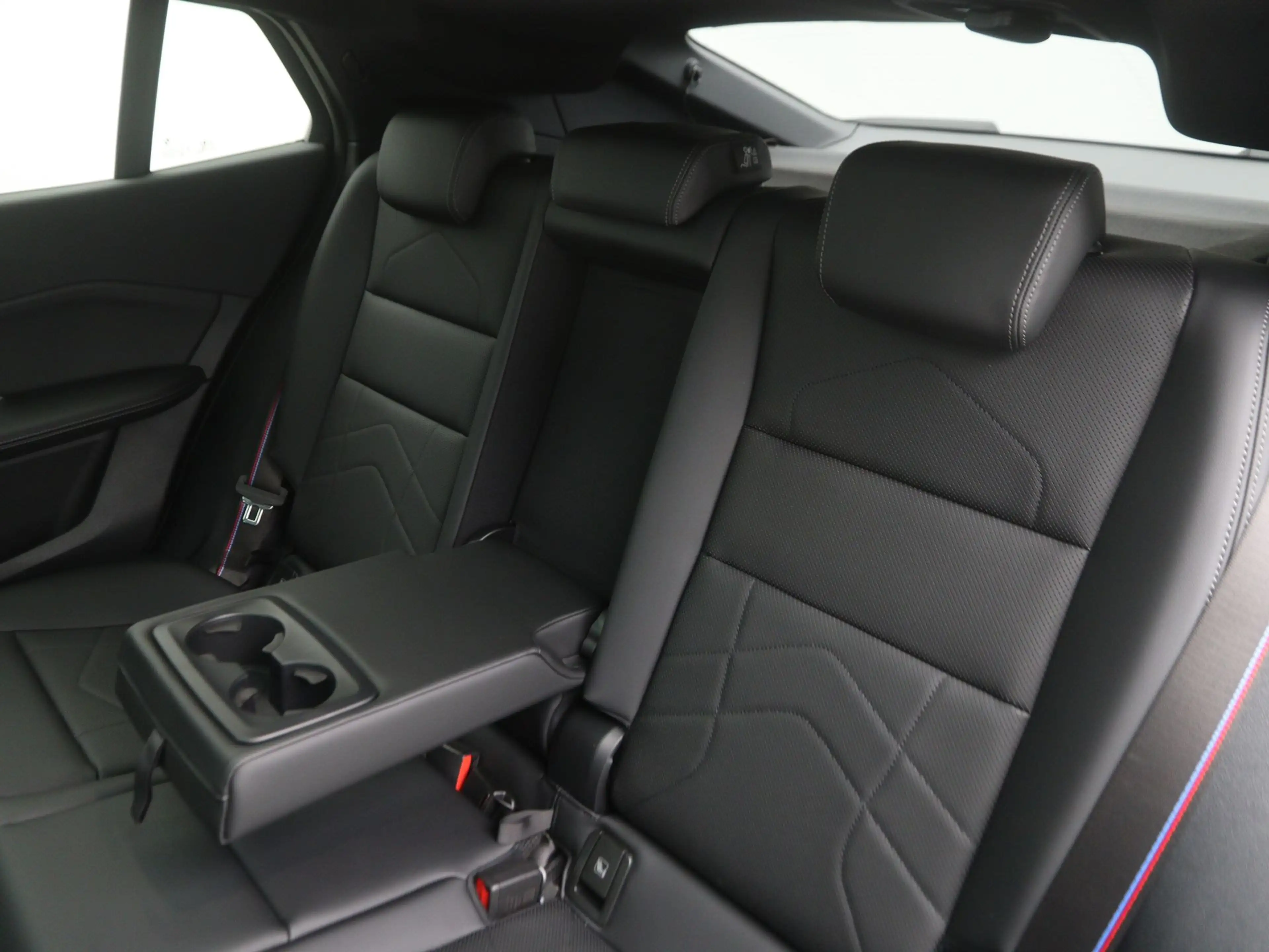 BMW iX2 eDrive20 67 kWh M Sport Edition — photo 15