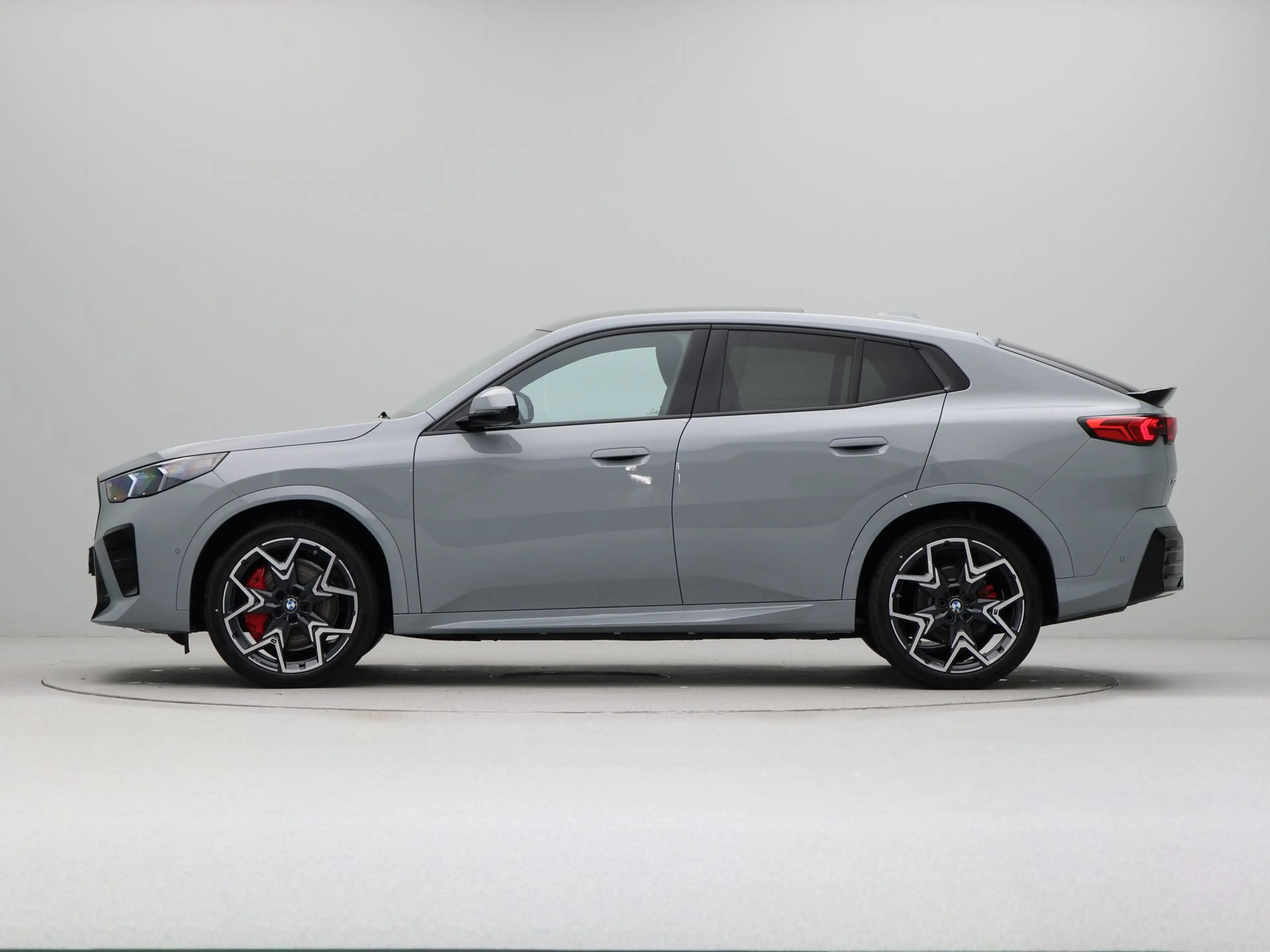 BMW iX2 eDrive20 67 kWh M Sport Edition — photo 11