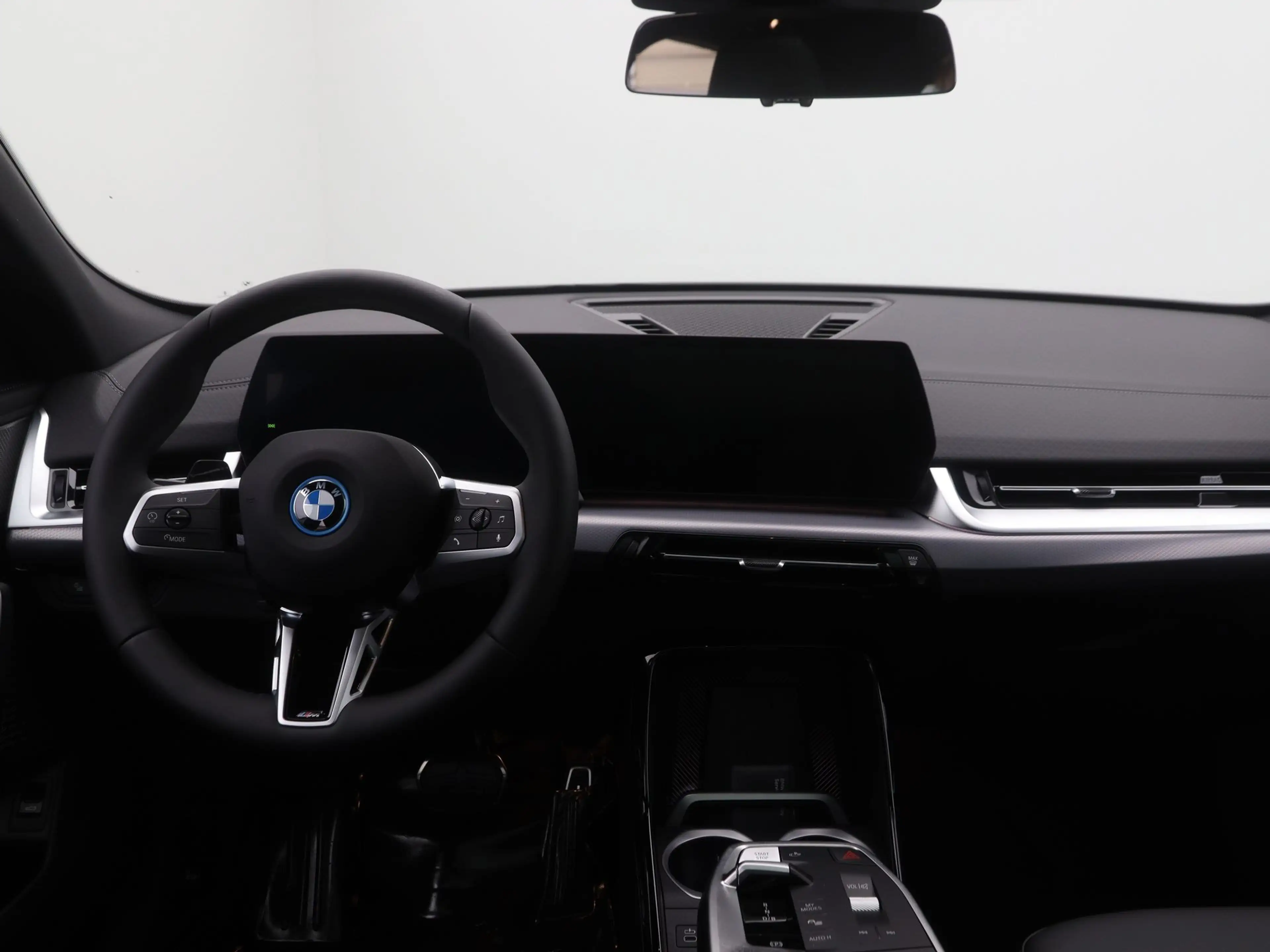 BMW iX2 eDrive20 67 kWh M Sport Edition — photo 12