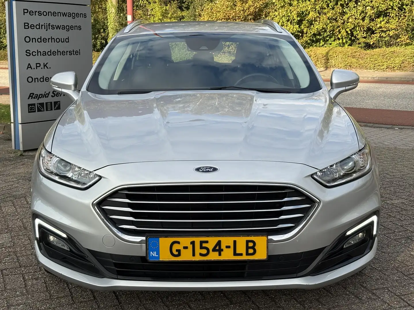 Ford Mondeo Wagon 2.0 IVCT HEV Titanium 187pk Automaat | Licht Grijs - 2