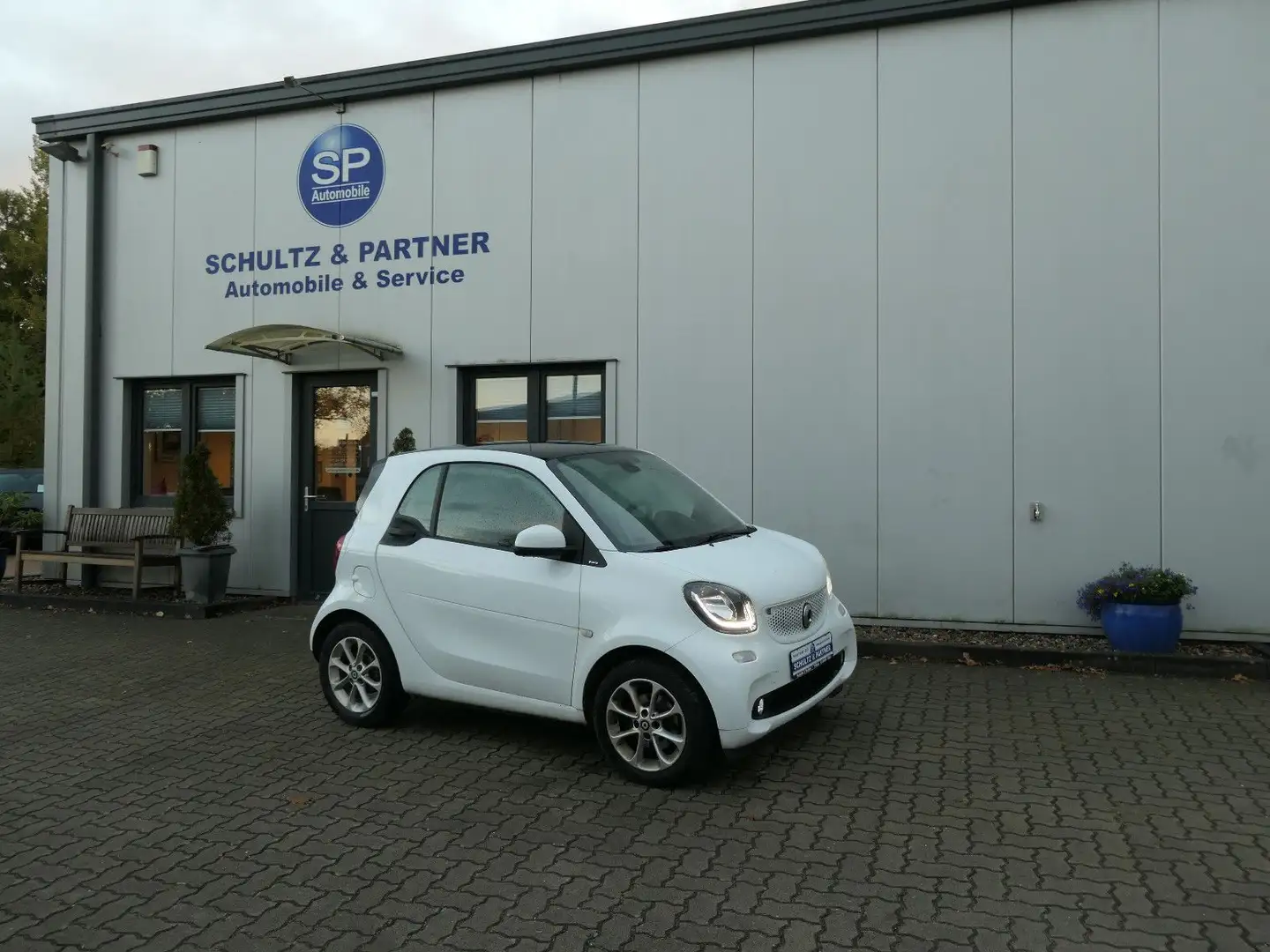 smart forTwo // 2.Hd., Scheckh., Pano, Sitzh., Allw. Blanc - 1