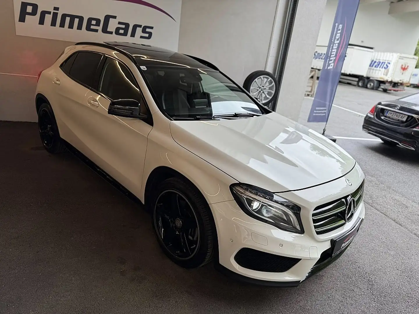 Mercedes-Benz GLA 220 d 4MATIC Aut./AMG-LINE/PANO/LED/NIGHT PAKET/ Weiß - 2