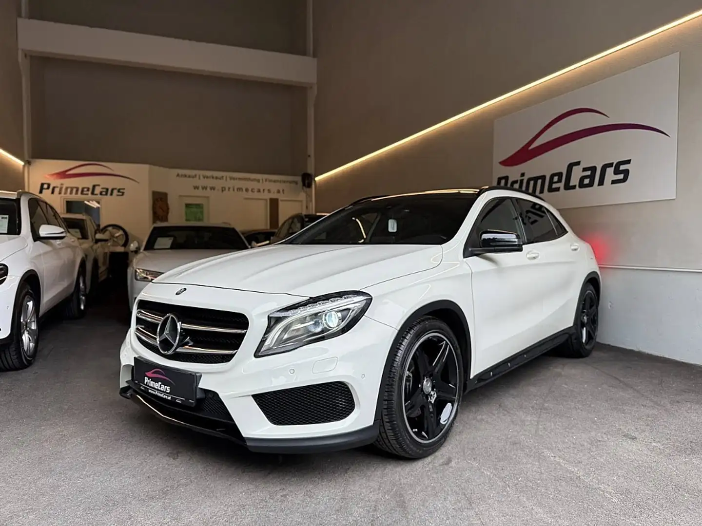 Mercedes-Benz GLA 220 d 4MATIC Aut./AMG-LINE/PANO/LED/NIGHT PAKET/ Weiß - 1