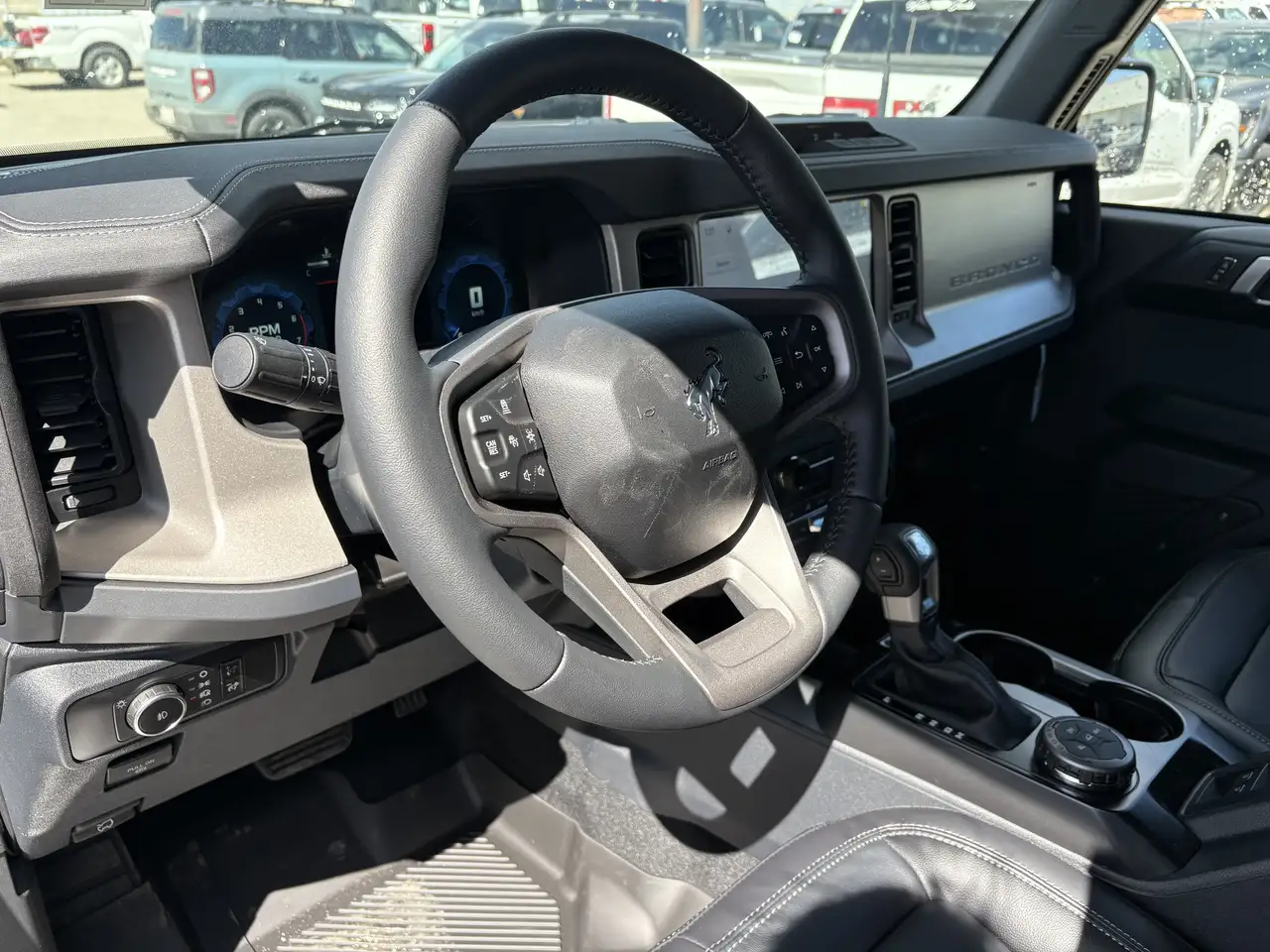 Ford Bronco снимка Ford Bronco