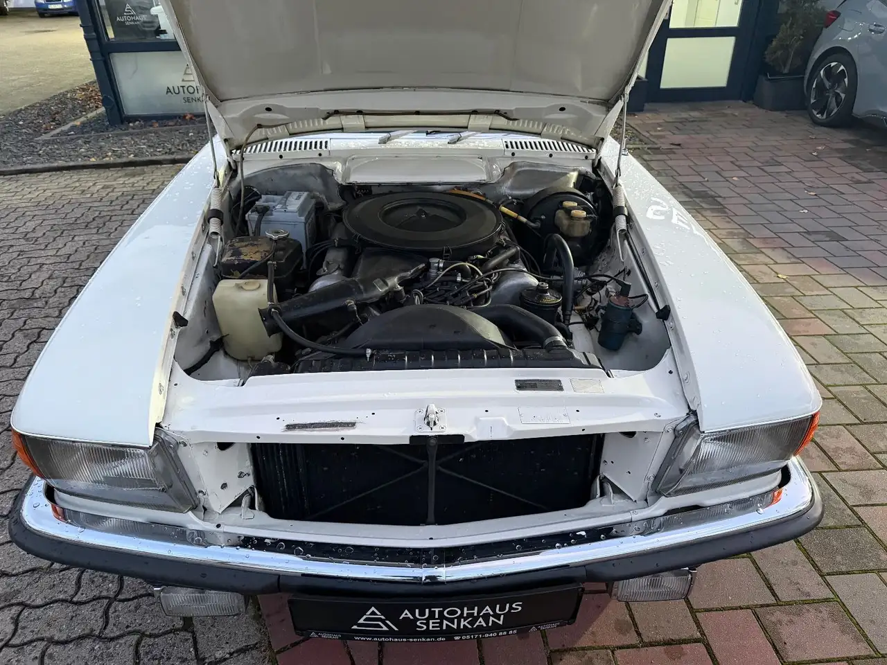 Mercedes-Benz 350 SL R107 deutsches Fahrzeug Oldtimer, foto 11