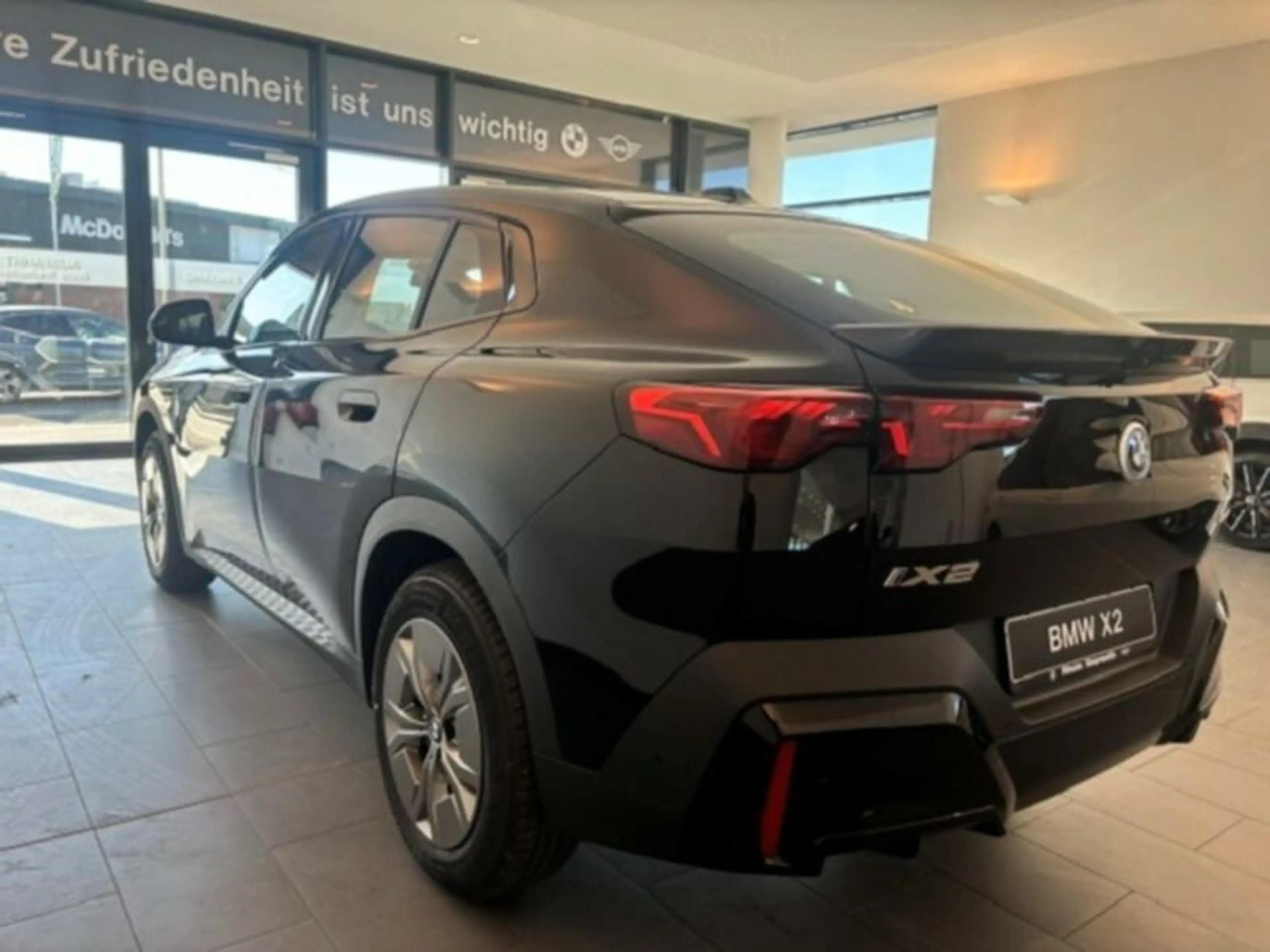 BMW iX2 eDrive20 — photo 8