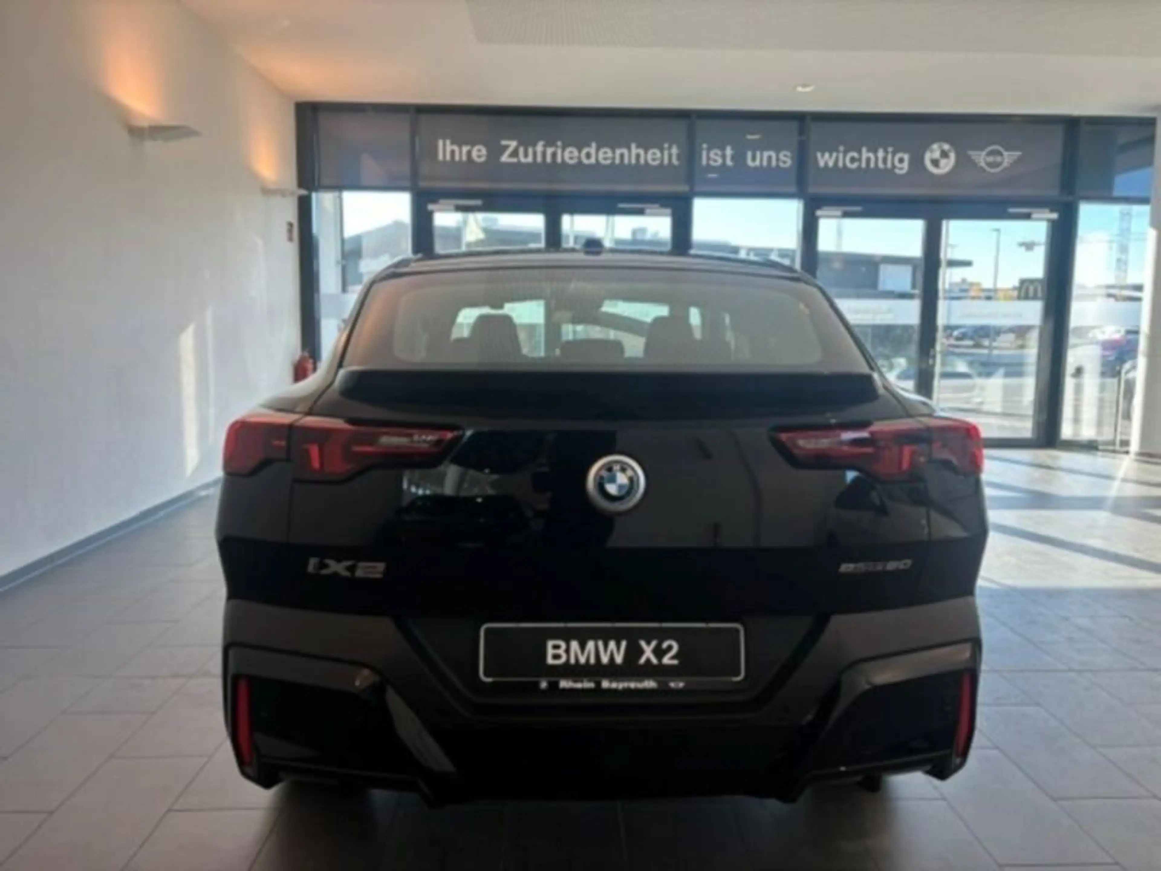 BMW iX2 eDrive20 — photo 7