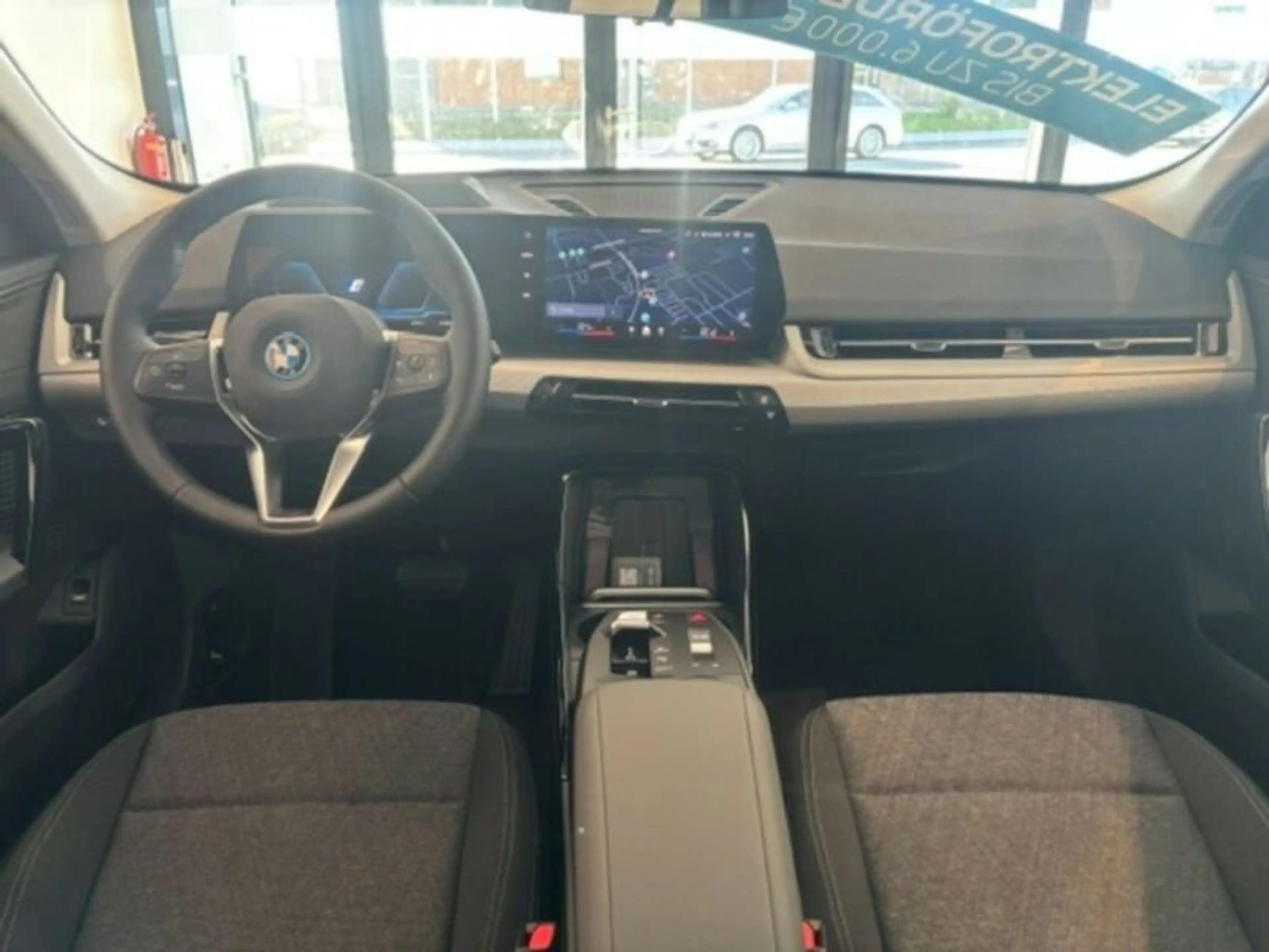 BMW iX2 eDrive20 — photo 13