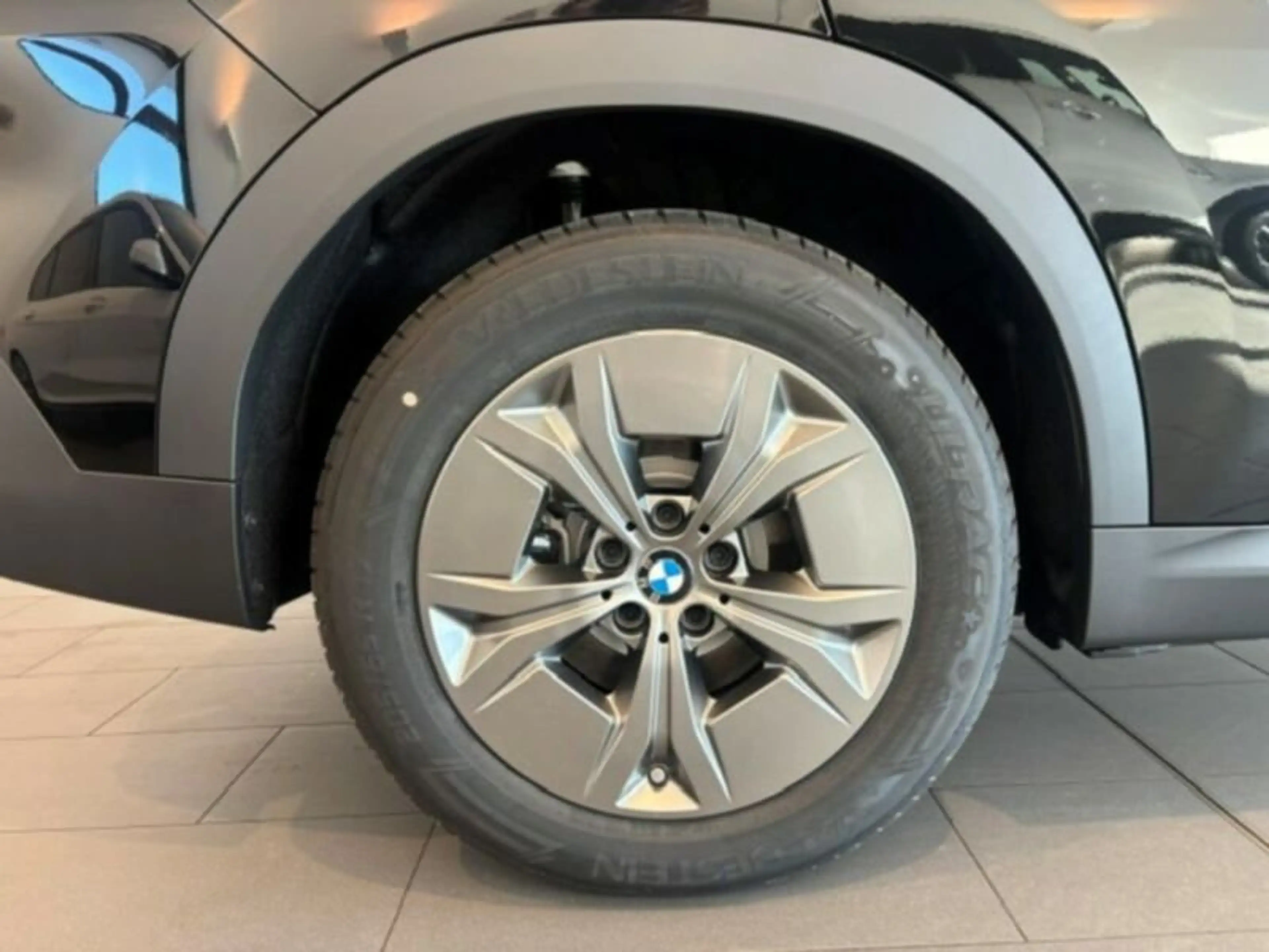 BMW iX2 eDrive20 — photo 5