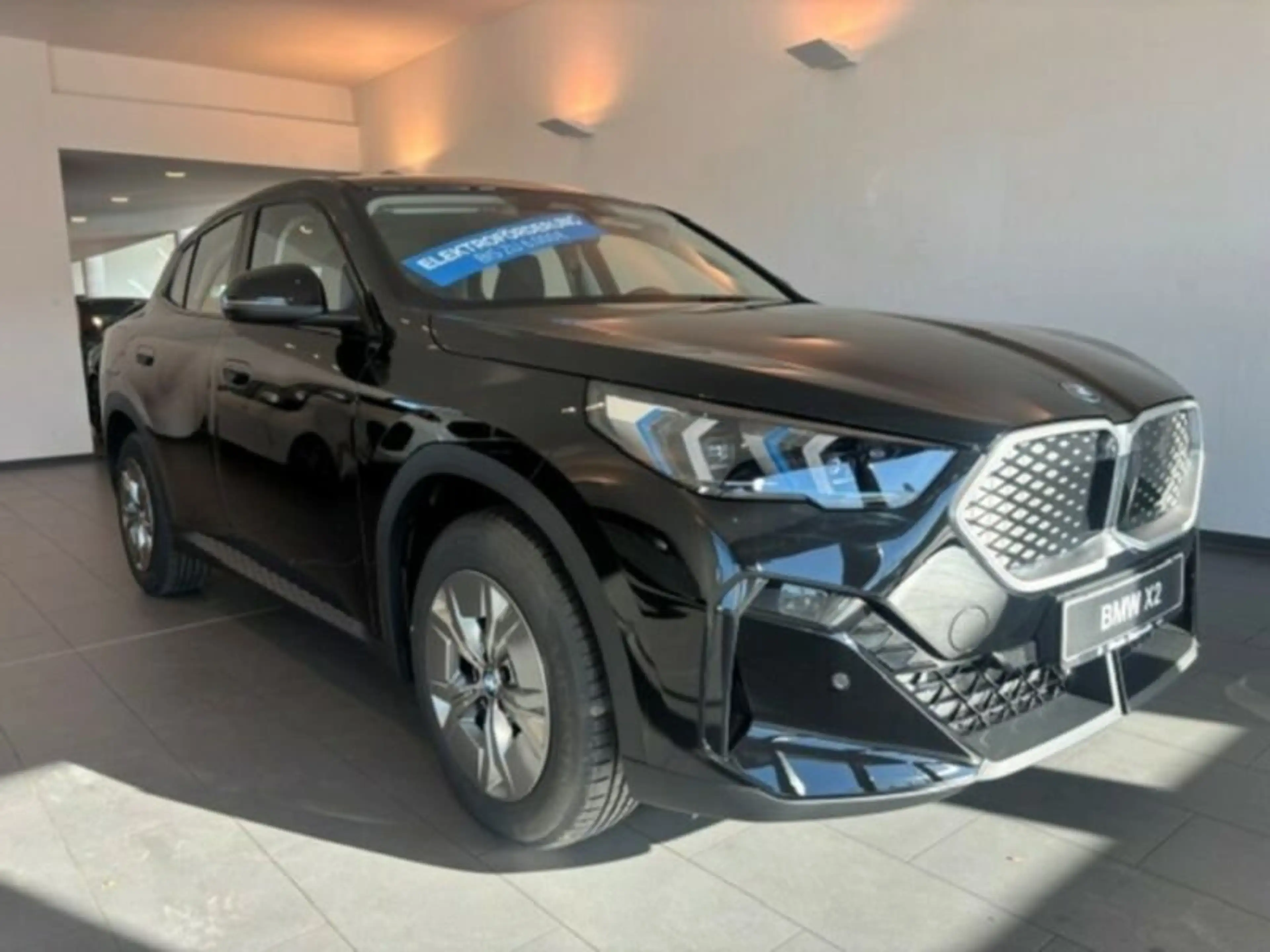 BMW iX2 eDrive20 — photo 3