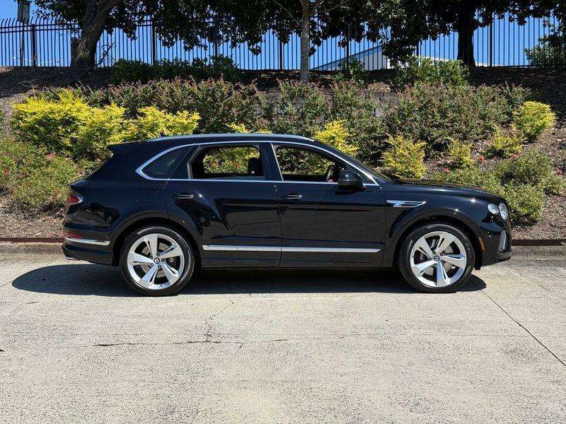 2024 Bentley Bentayga V8 — снимка 1
