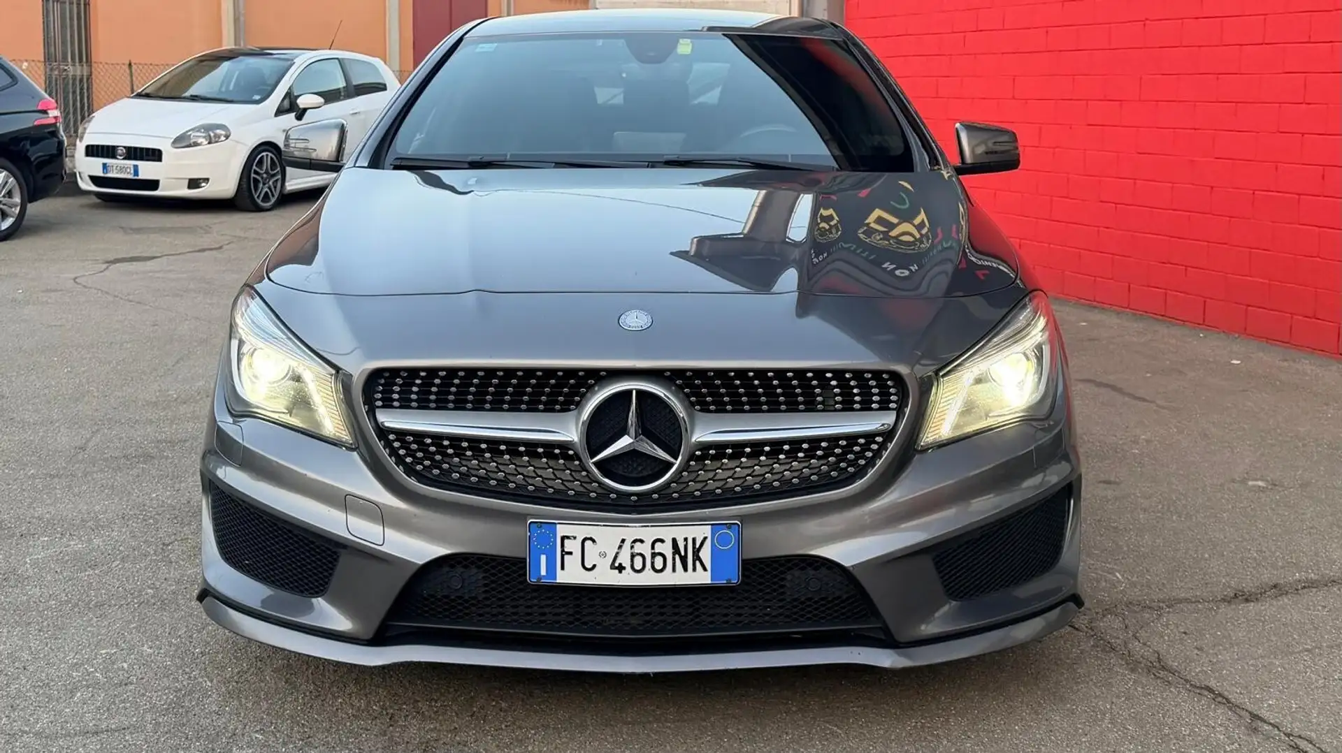 Mercedes-Benz CLA 180 CLA 180 d Premium Grigio - 2