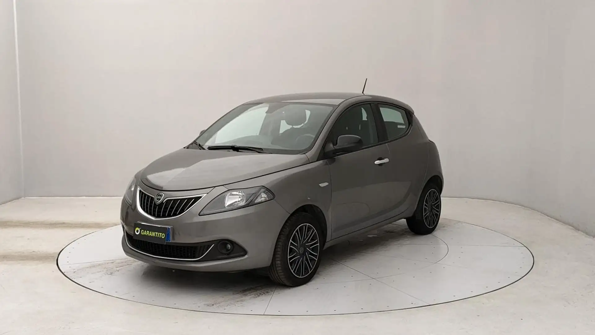 Lancia Ypsilon 1.0 firefly hybrid Gold s&s 70cv 5p.ti Grigio - 1