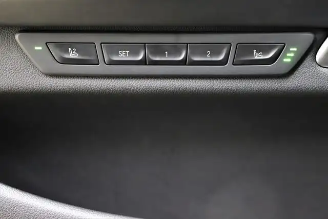 BMW 7 Series view 15