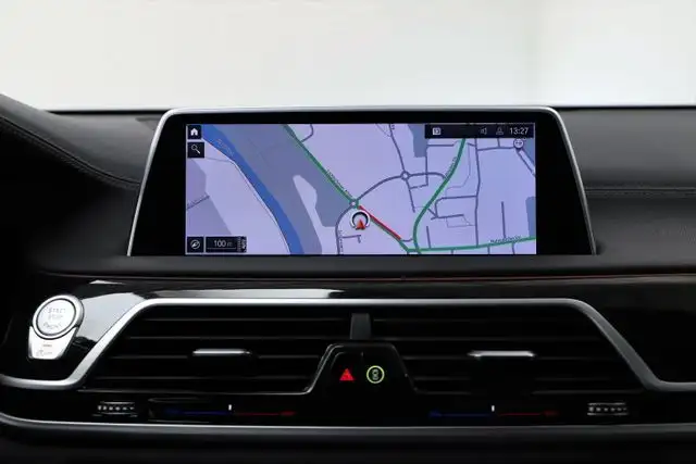 BMW 7 Series view 21