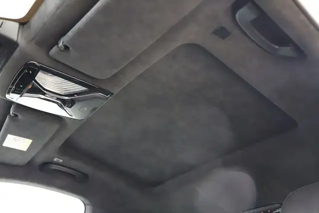 BMW 7 Series view 26