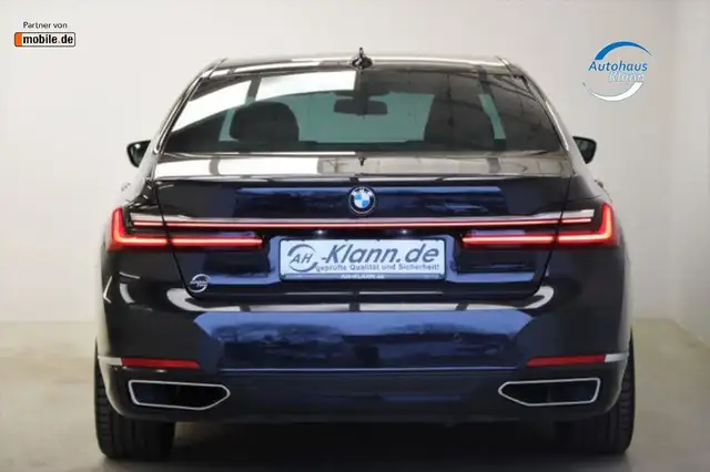 BMW 7 Series view 7