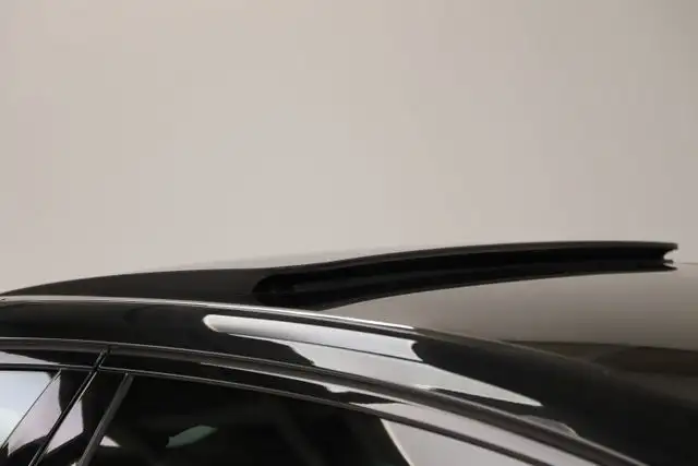 BMW 7 Series view 11