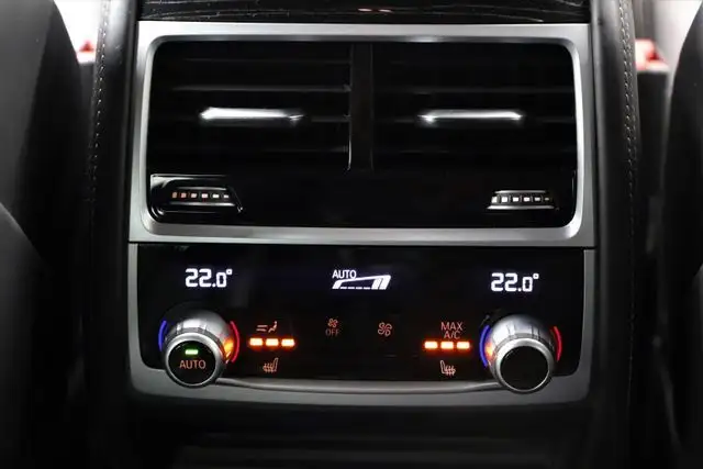 BMW 7 Series view 14