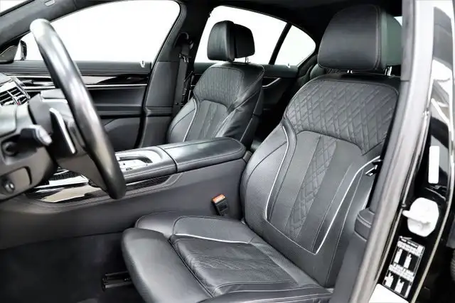 BMW 7 Series view 29