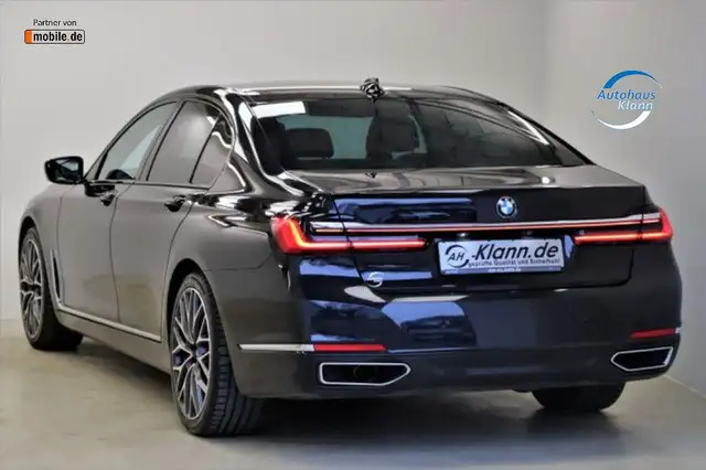 BMW 7 Series view 6