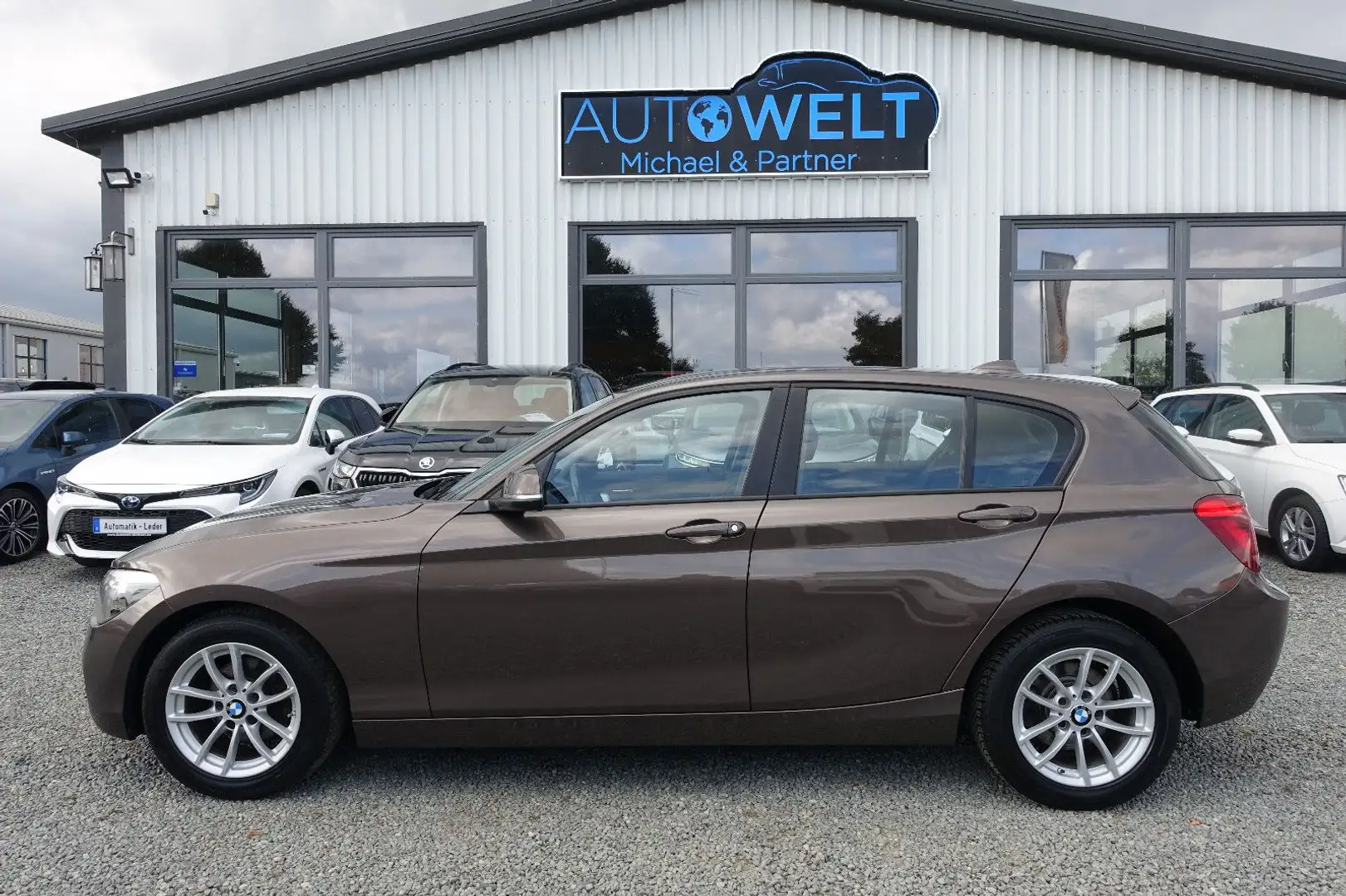 BMW 116 i Aut. KLIMAAUT SITZH PDC BLUET Gjr Insp.Neu Braun - 1