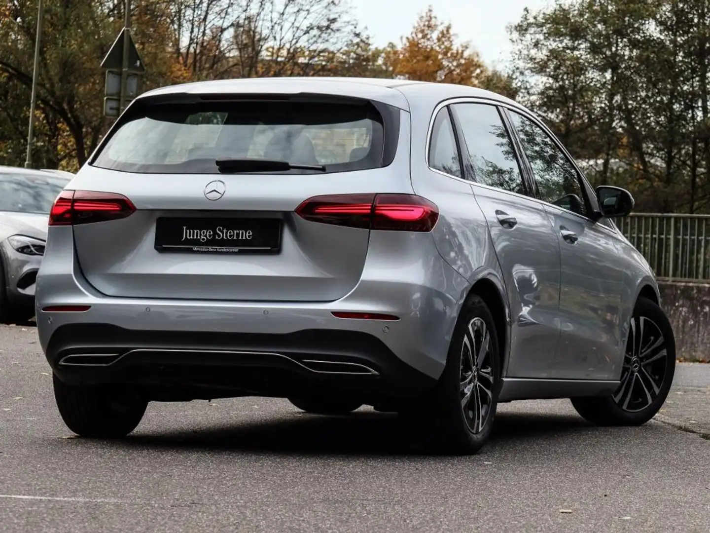 Mercedes-Benz B 200 d Progressive/LED/Kamera/Shz/Navi/EasyP/17 Silber - 2