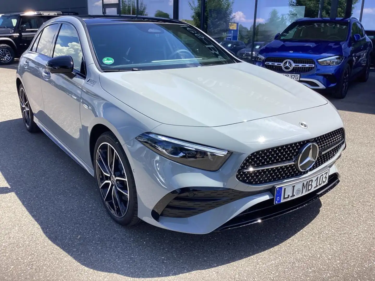 Mercedes-Benz A 250 e AMG+PANO+AHK+DISTR+MULTIBEAM+11 KW+BURM+ Gri - 2