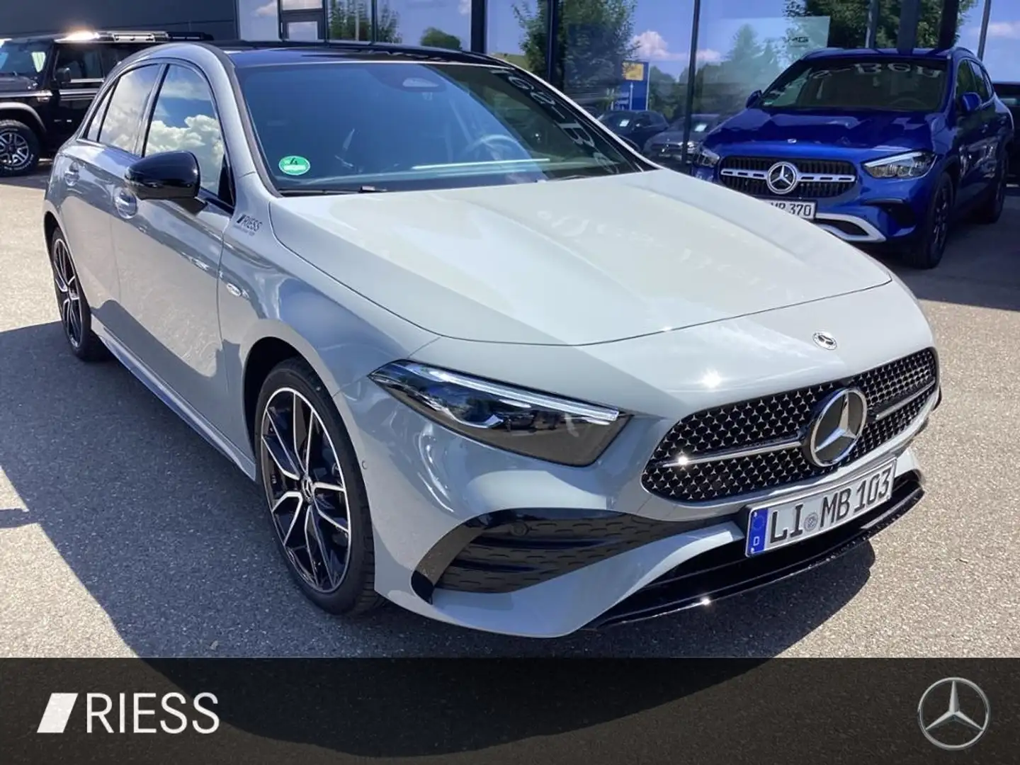 Mercedes-Benz A 250 e AMG+PANO+AHK+DISTR+MULTIBEAM+11 KW+BURM+ Grau - 2
