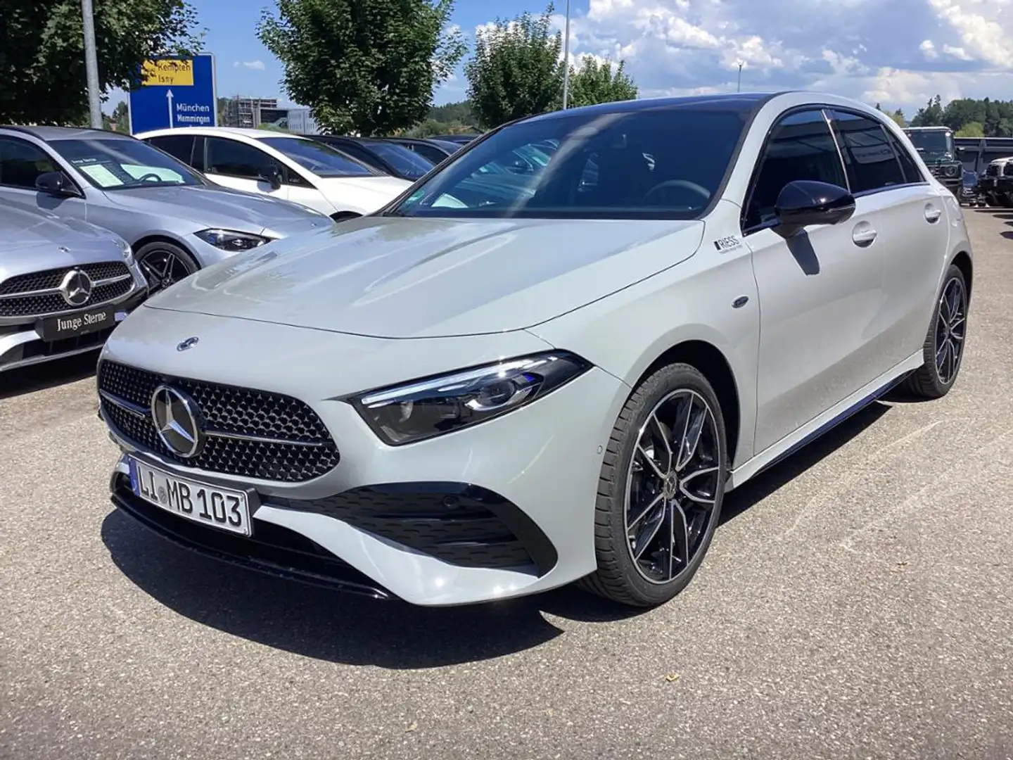 Mercedes-Benz A 250 e AMG+PANO+AHK+DISTR+MULTIBEAM+11 KW+BURM+ Gri - 1
