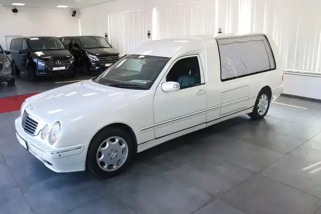 Mercedes-Benz E 270 Debesta Bestattungswagen / Leichenwagen