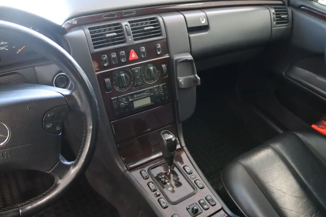 Mercedes-Benz E 270 Debesta Bestattungswagen / Leichenwagen, foto 9