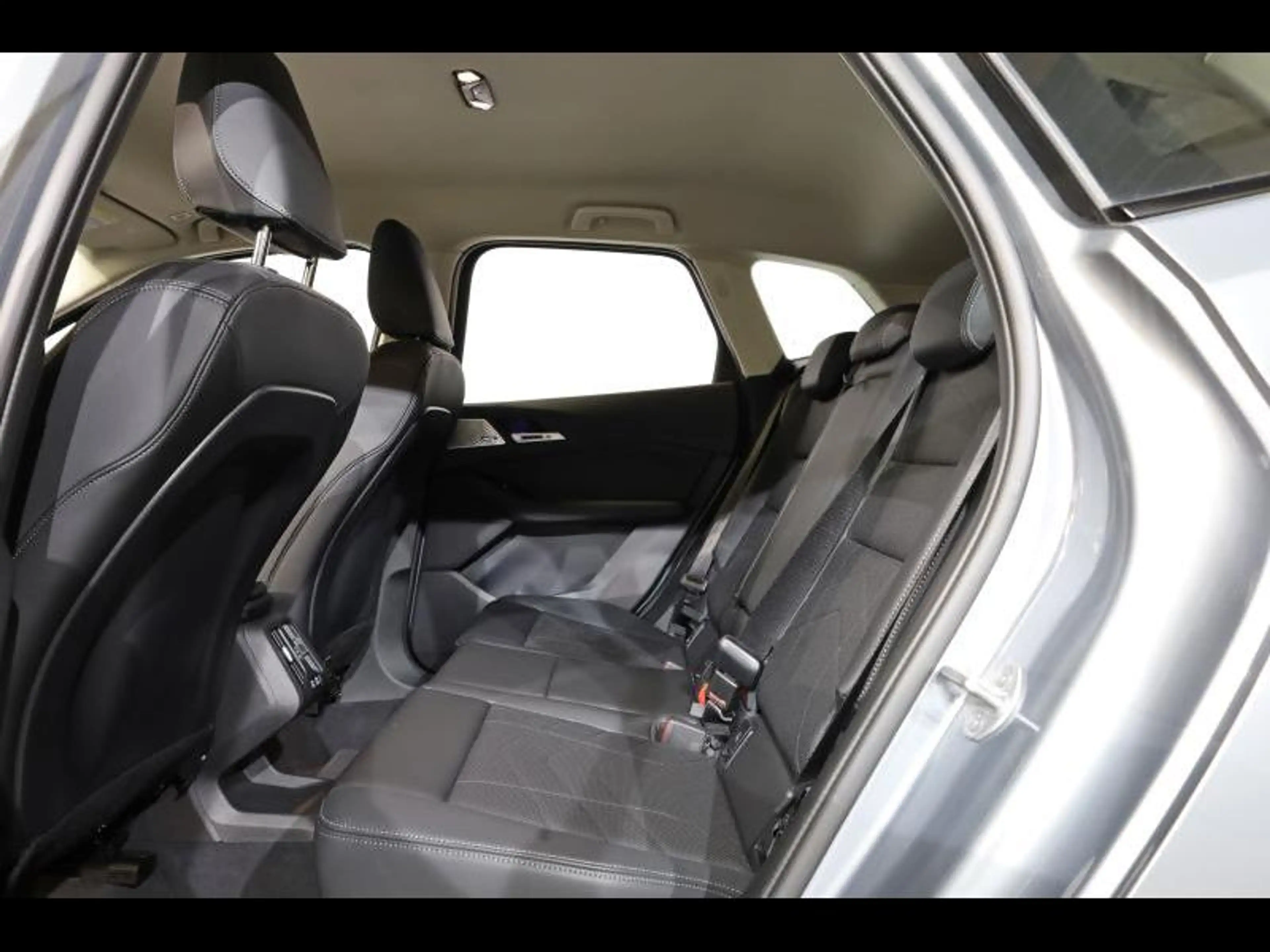 BMW 216 i Active Tourer — photo 10
