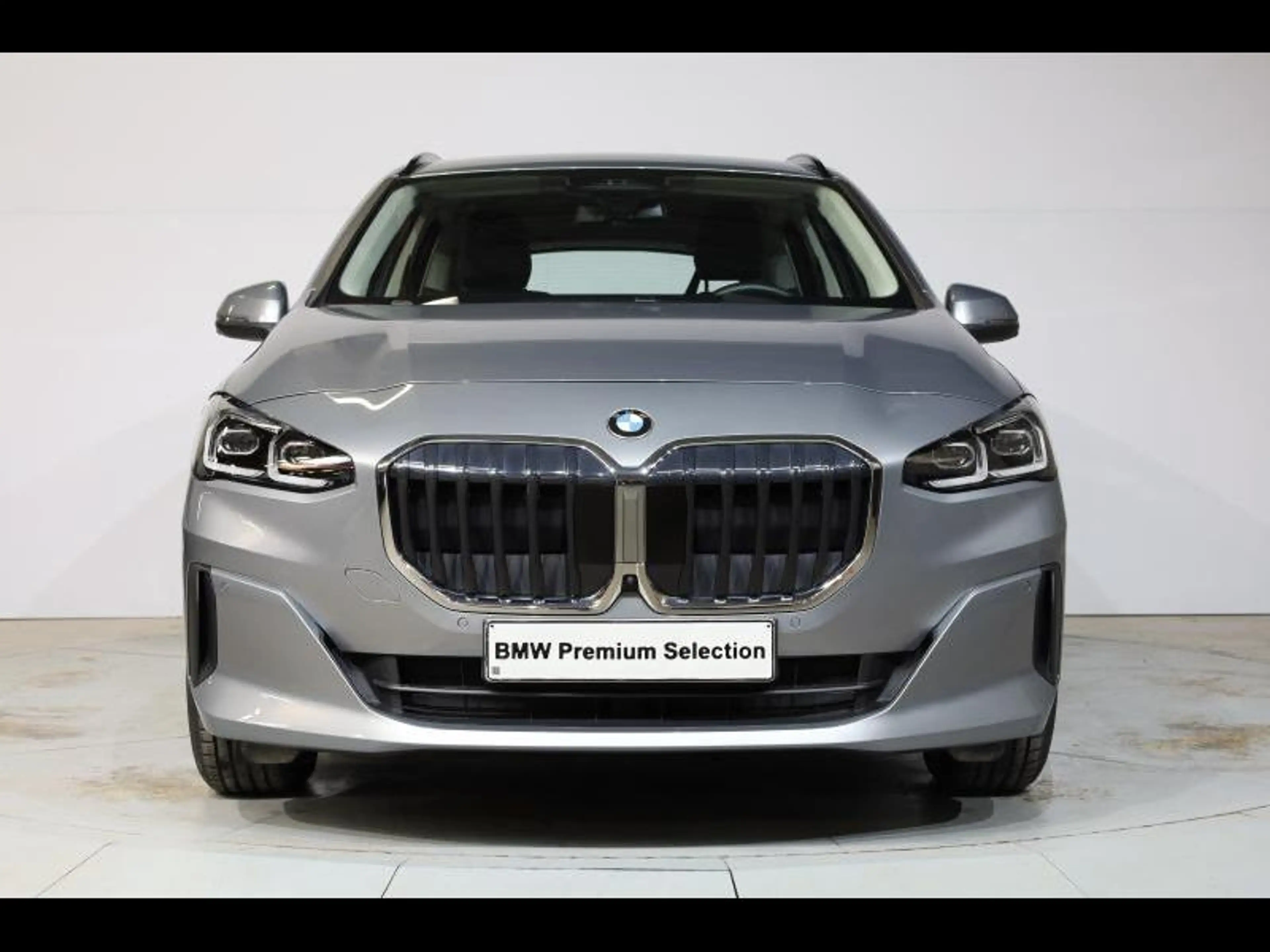 BMW 216 i Active Tourer — photo 2