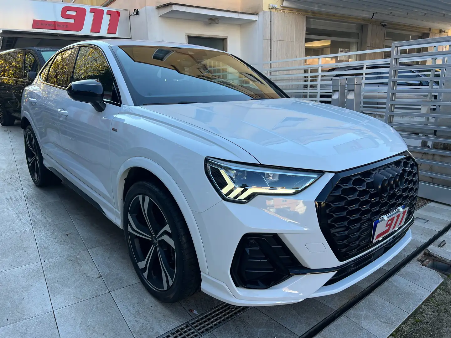 Audi Q3 Sportback 35 1.5 tfsi S line edition s-tronic Weiß - 1