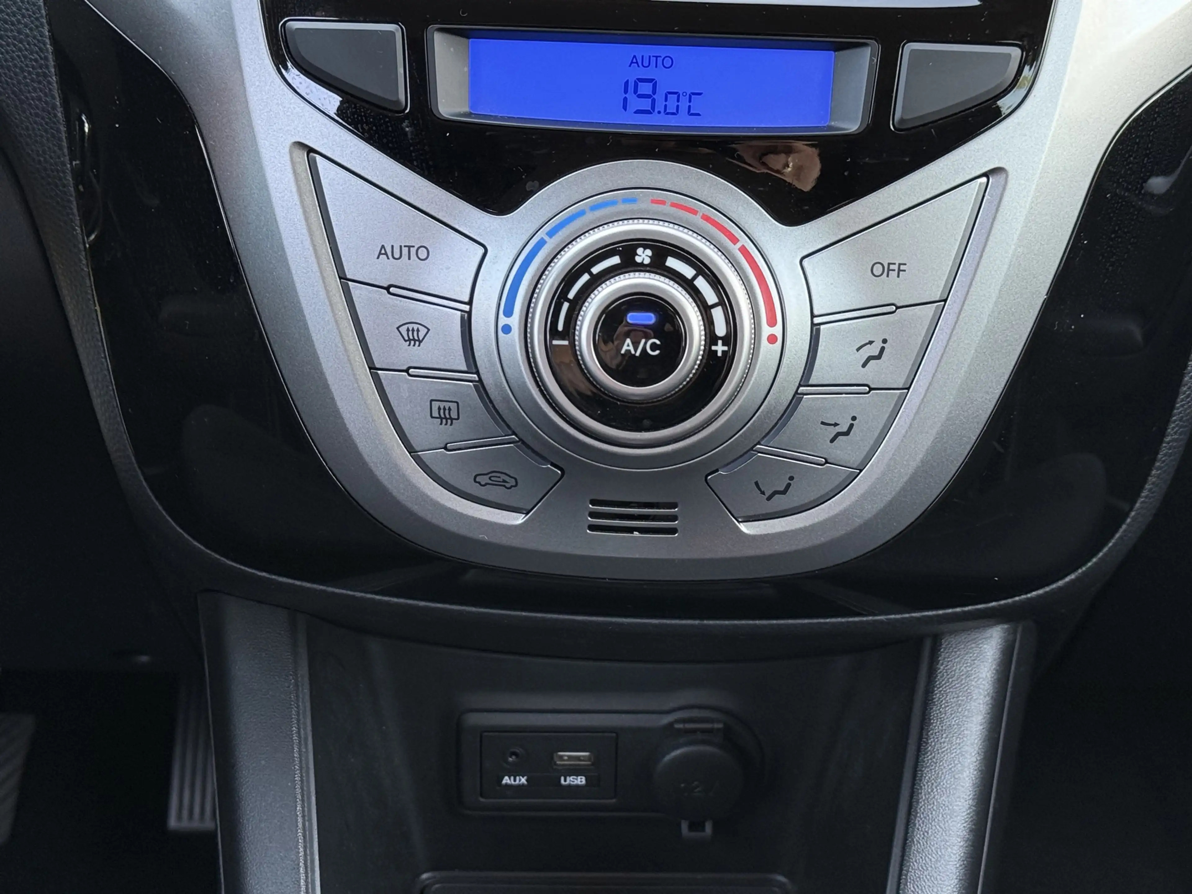 Hyundai iX20 1.4, Clima, Cruise Control, Navigatie, Achteruitri — photo 11