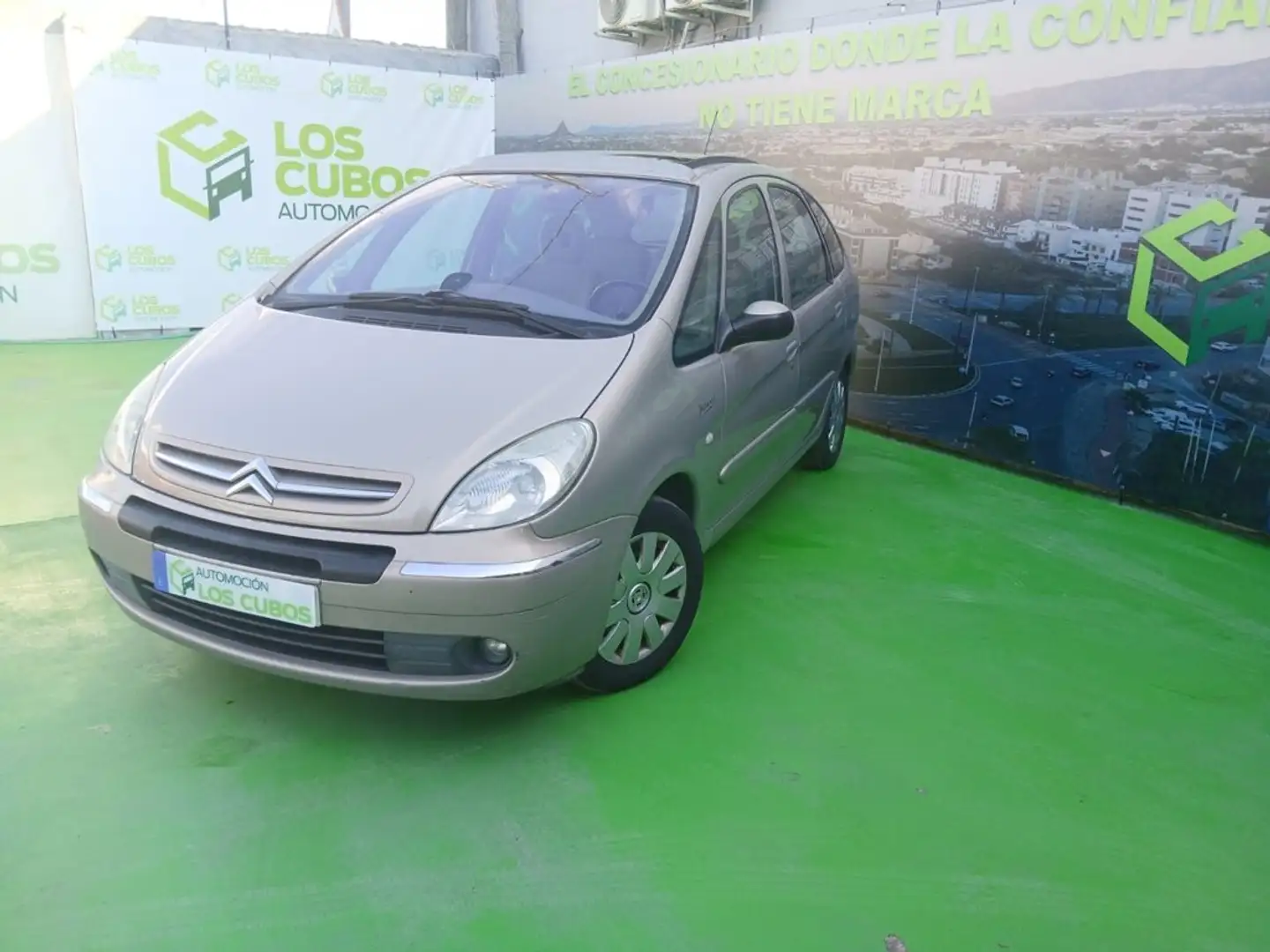 Citroen Xsara 1.6 Exclusive Brun - 2